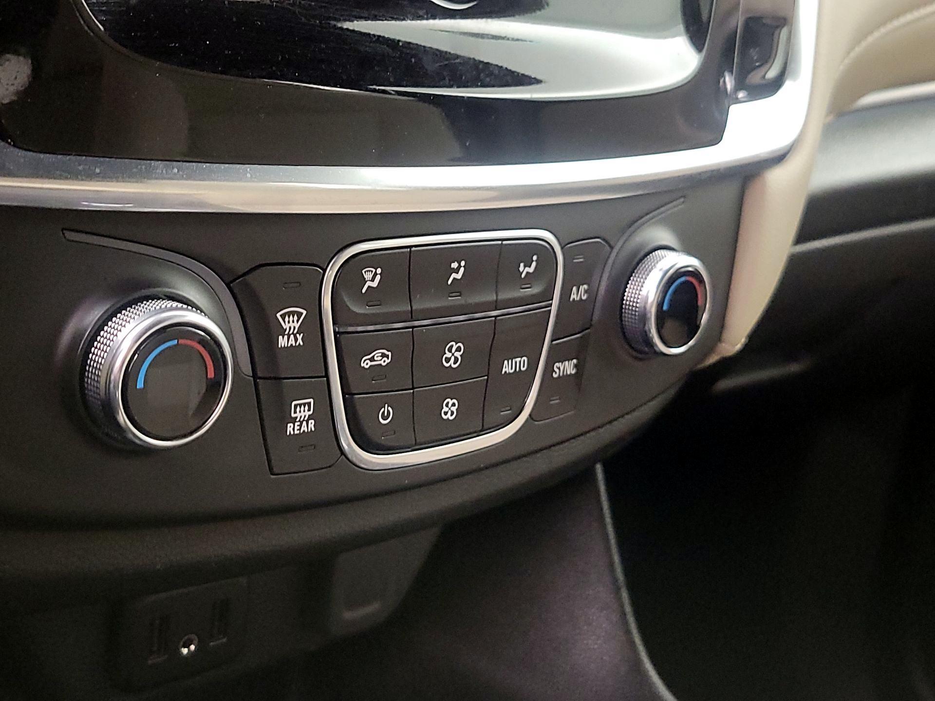 Thumbnail: 2022 Chevrolet Traverse - 16