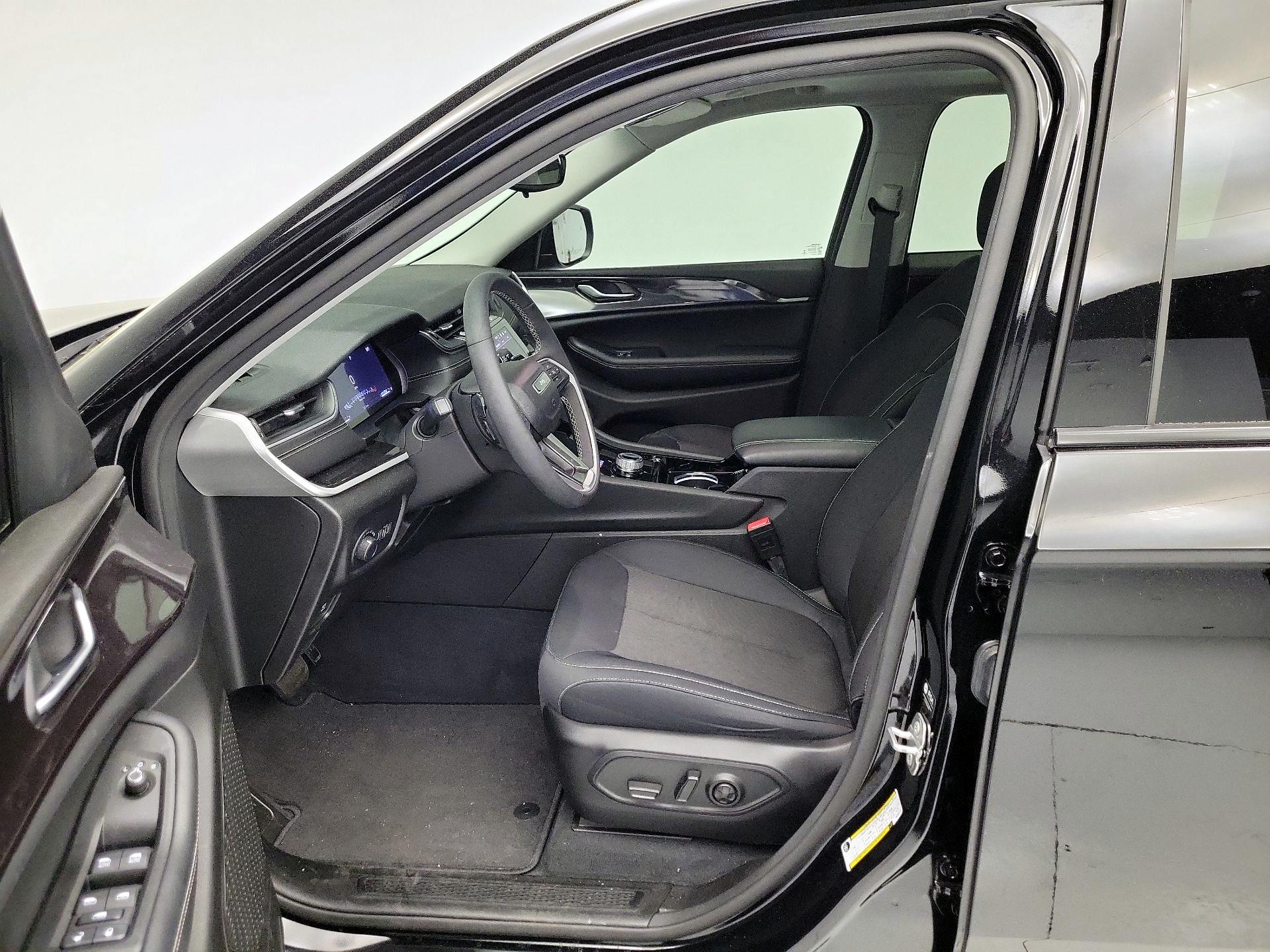 Thumbnail: 2023 Jeep Grand Cherokee - 11