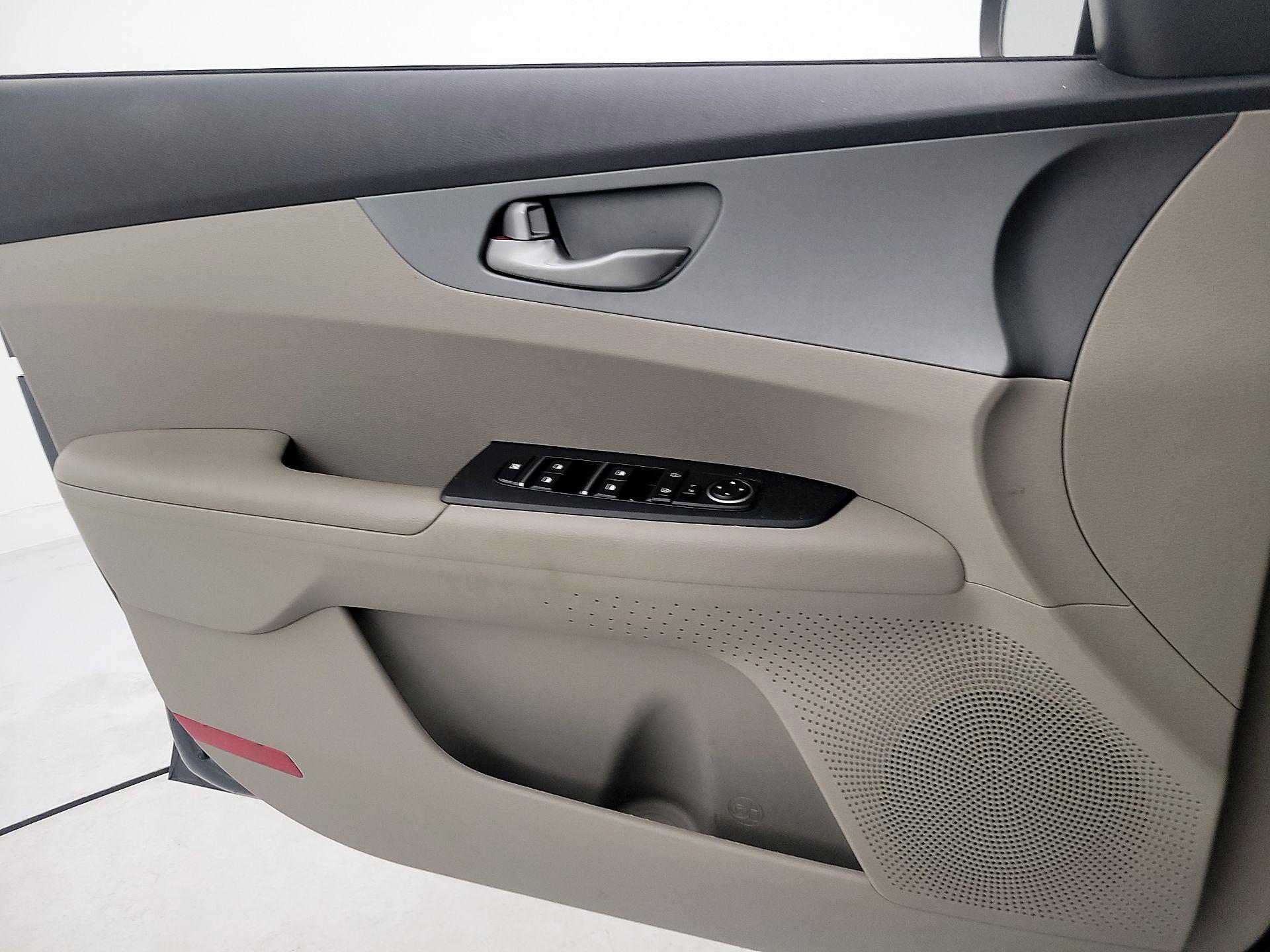 Thumbnail: 2021 Kia Forte - 12