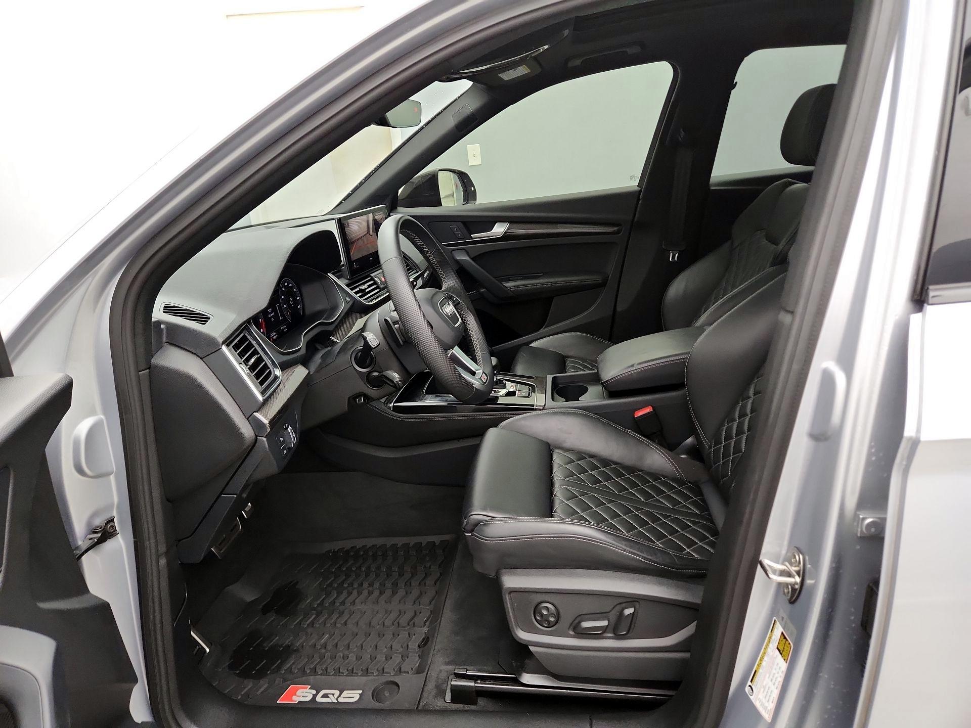 Thumbnail: 2023 Audi SQ5 - 11