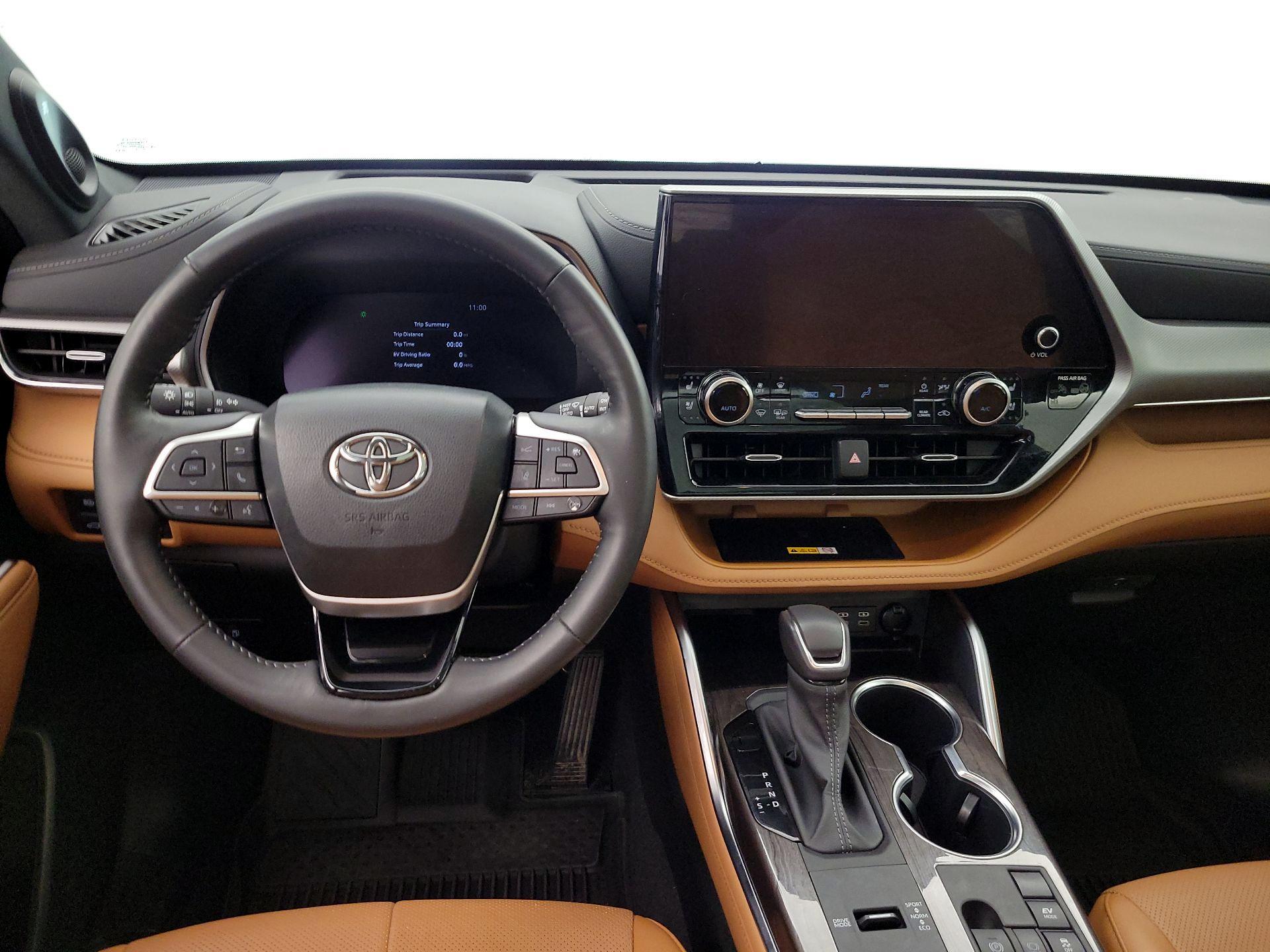 Thumbnail: 2024 Toyota Highlander - 10