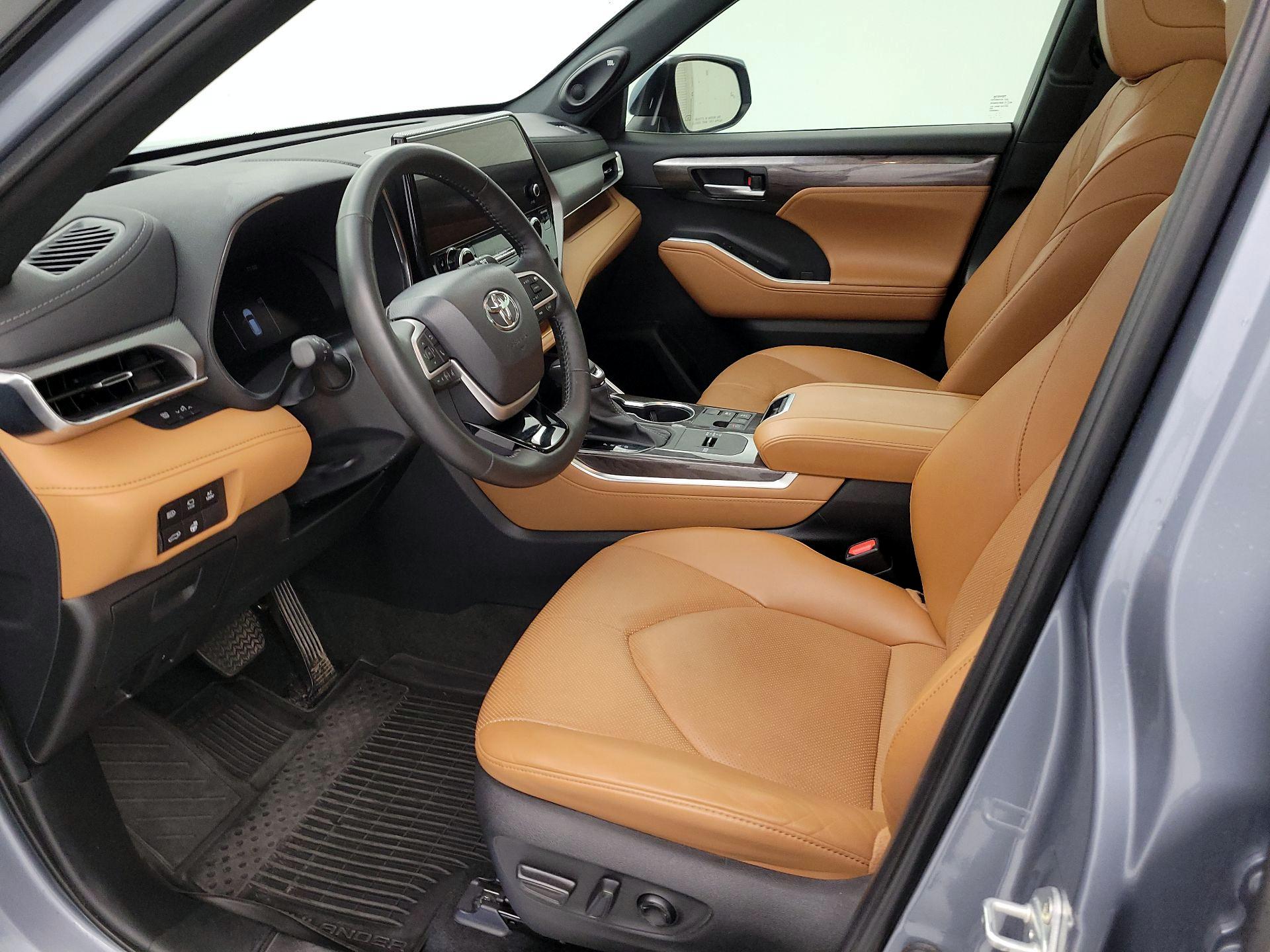 Thumbnail: 2024 Toyota Highlander - 11