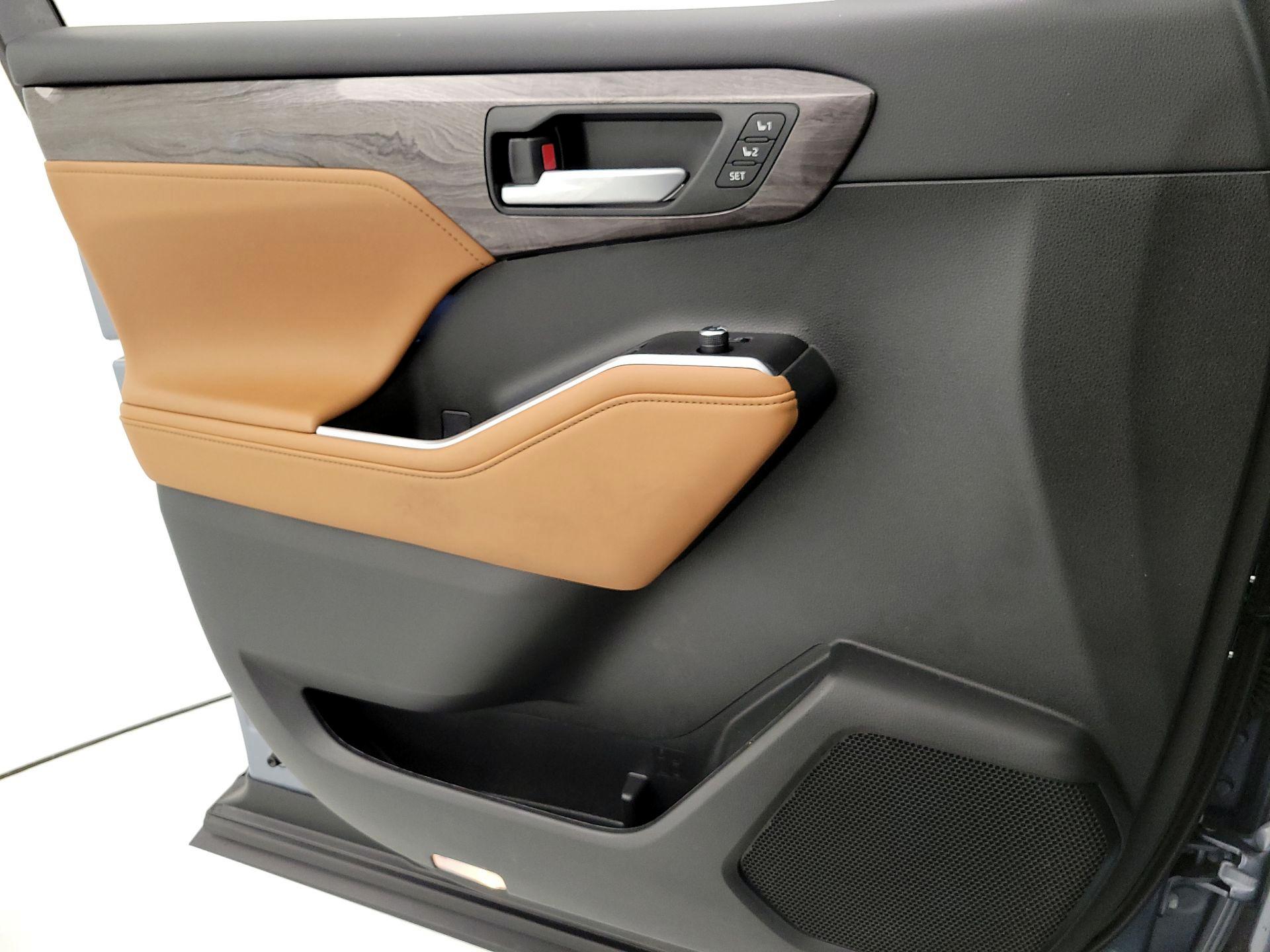 Thumbnail: 2024 Toyota Highlander - 12