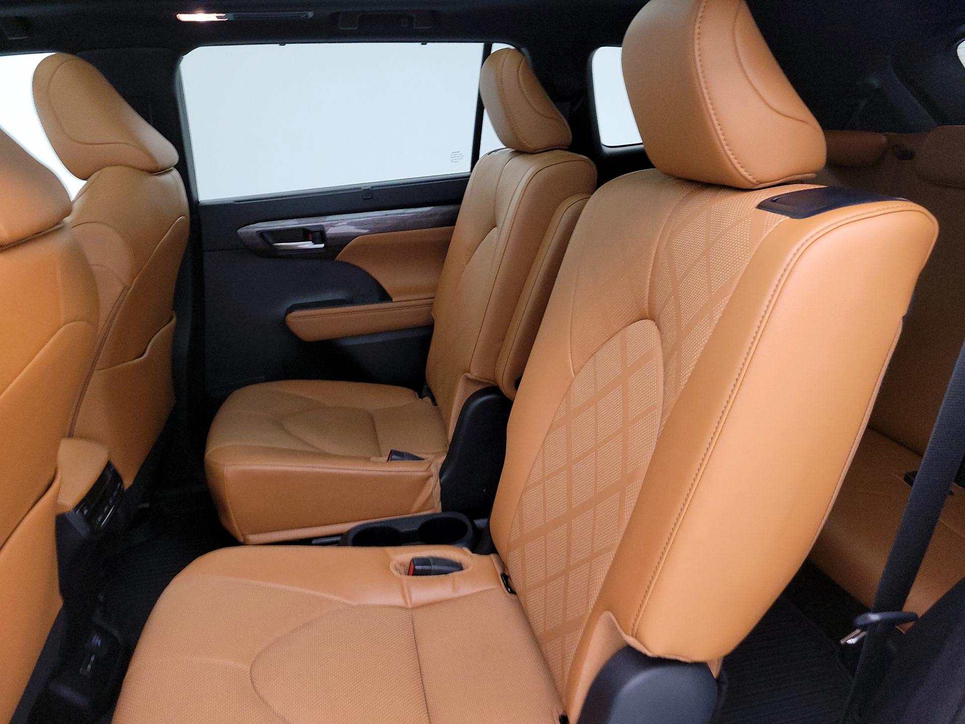 Thumbnail: 2024 Toyota Highlander - 20