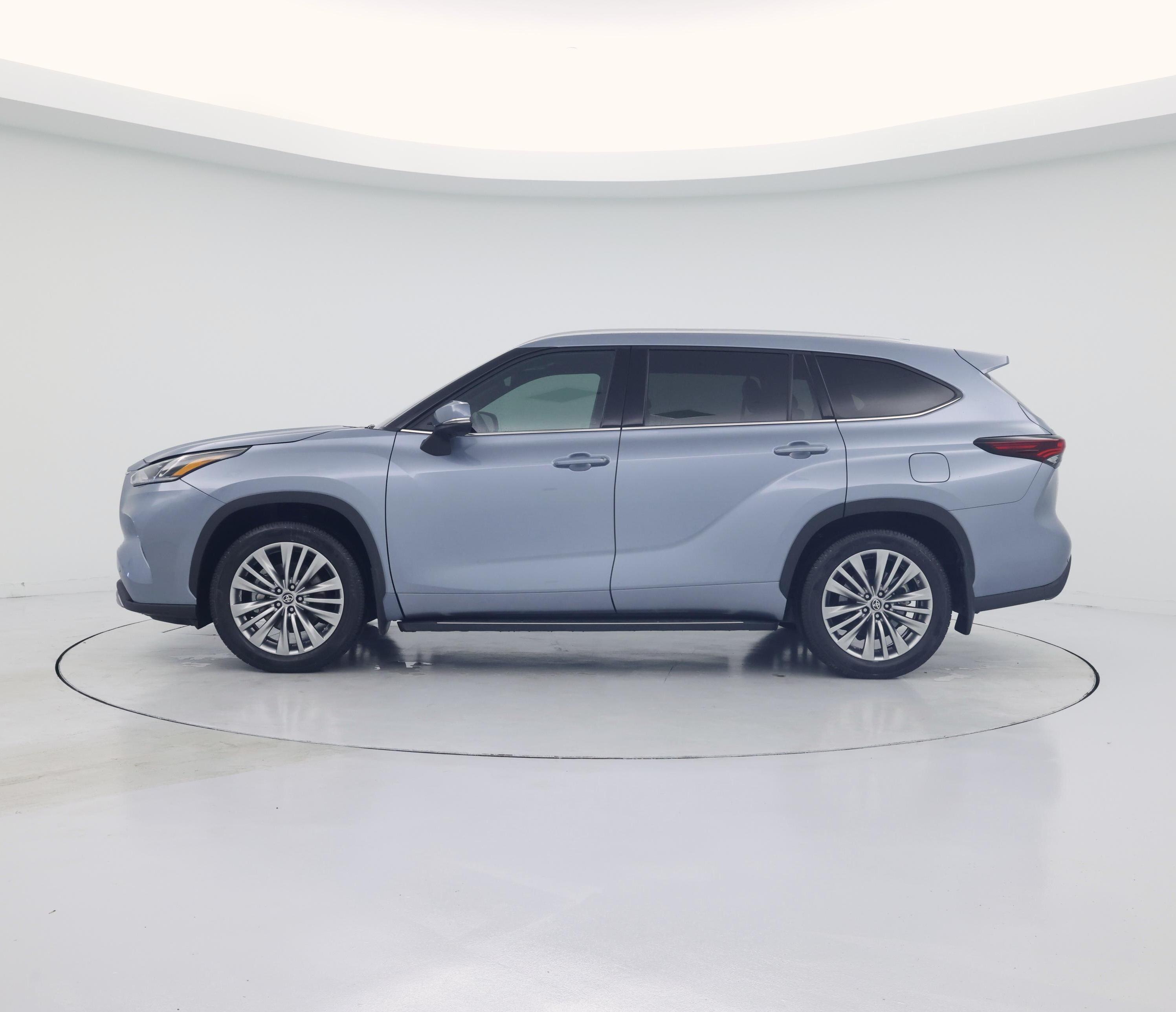 Thumbnail: 2024 Toyota Highlander - 3
