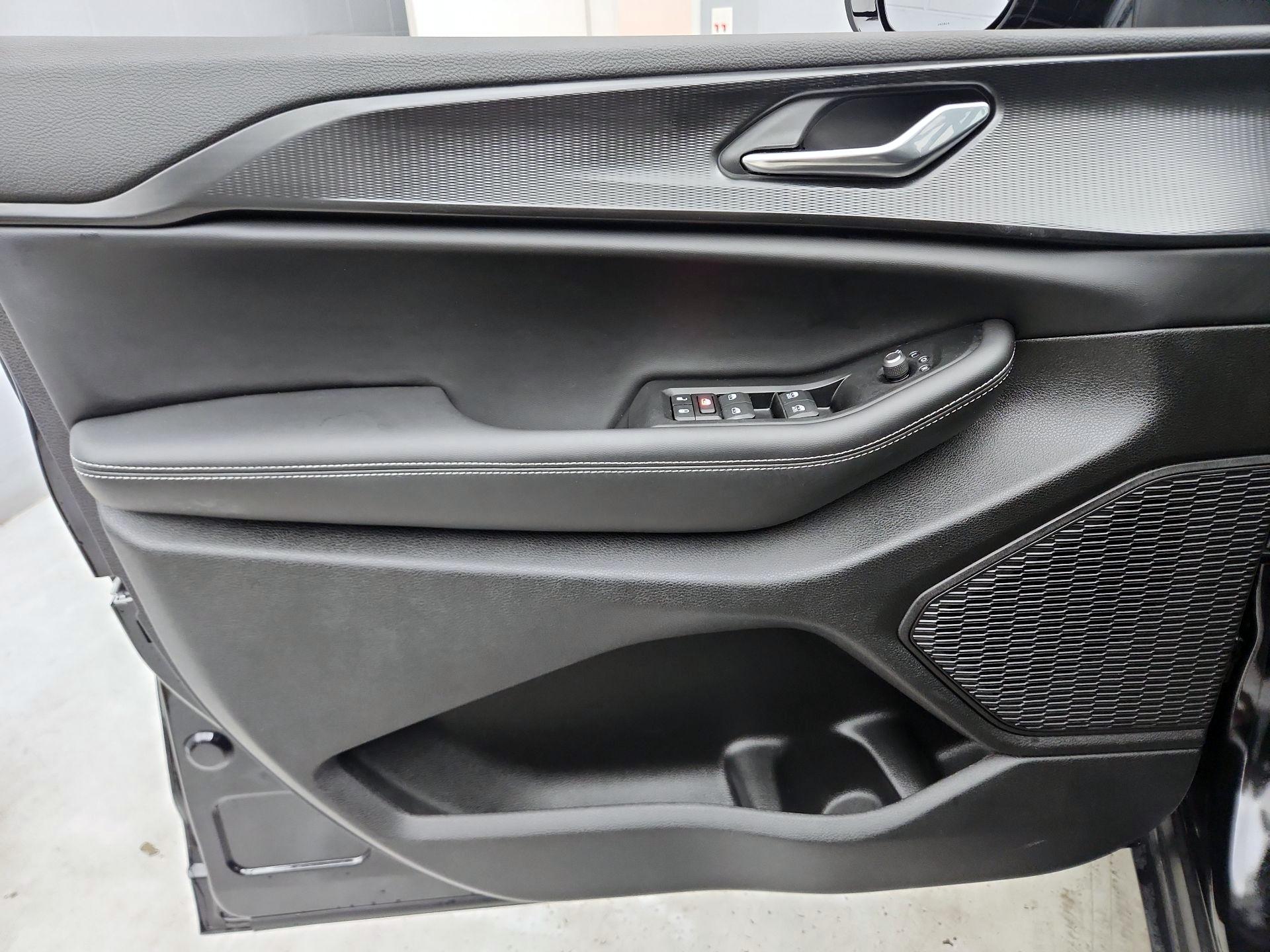 Thumbnail: 2025 Jeep Grand Cherokee - 12