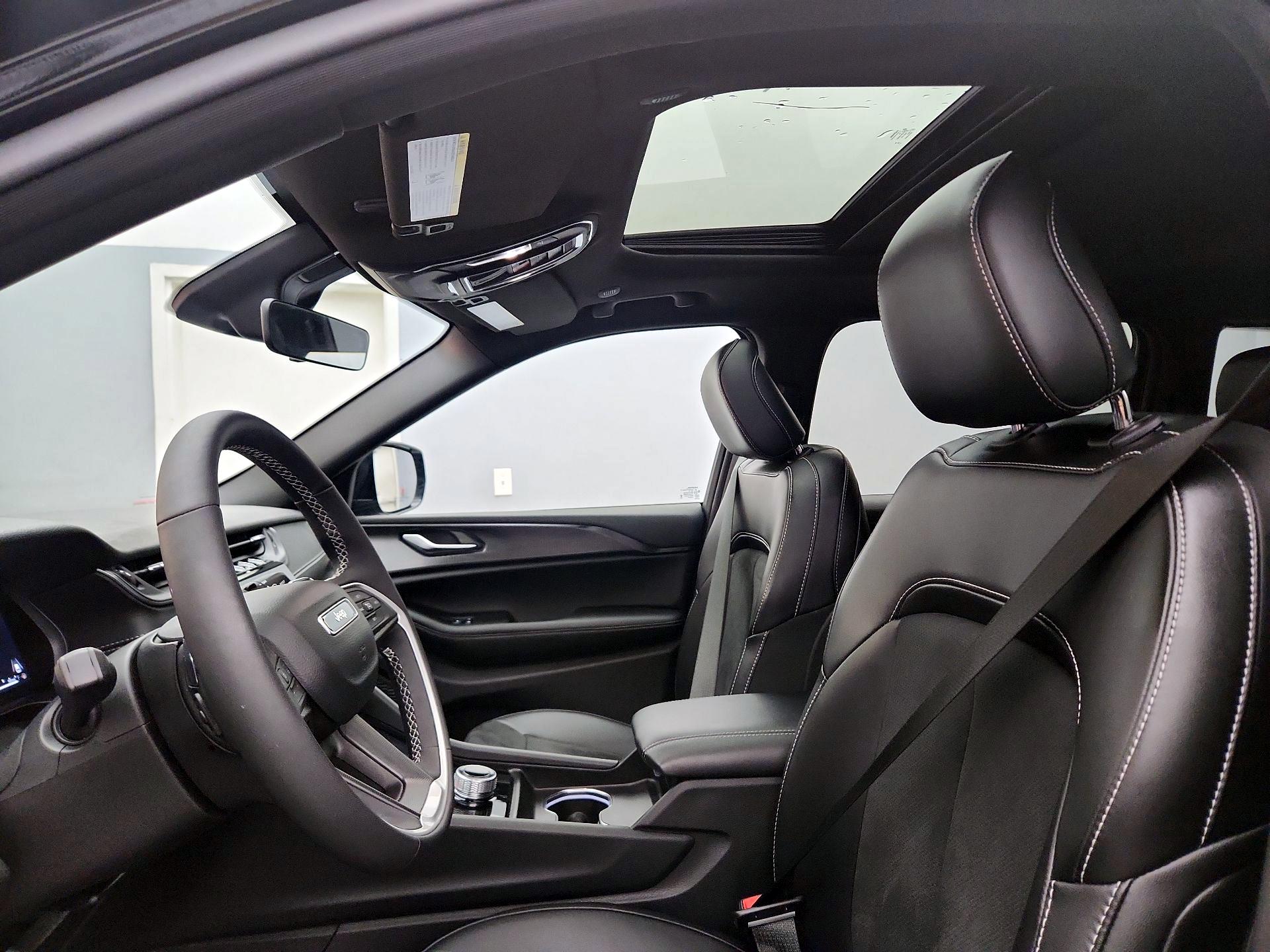 Thumbnail: 2025 Jeep Grand Cherokee - 19