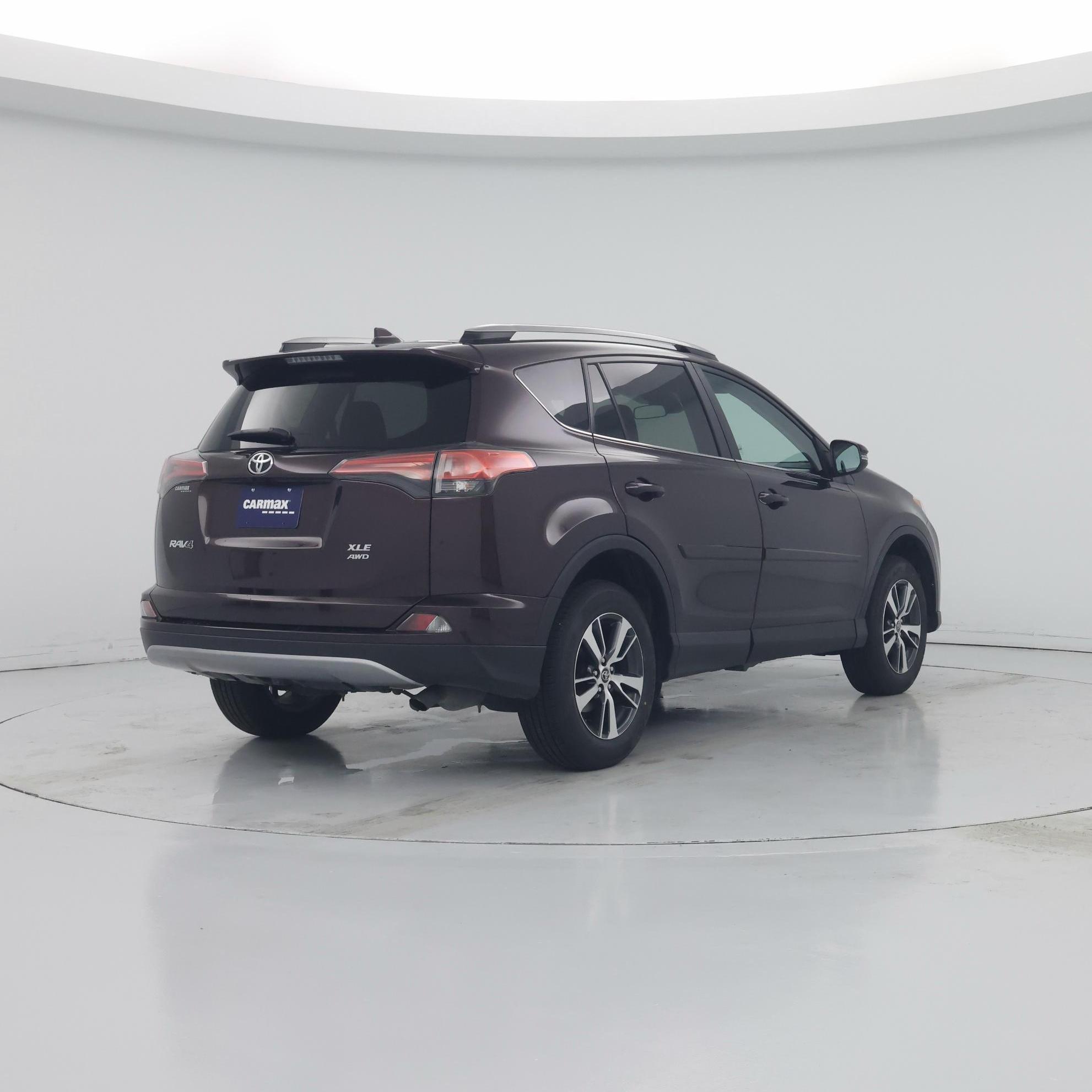 Thumbnail: 2017 Toyota RAV4 - 8
