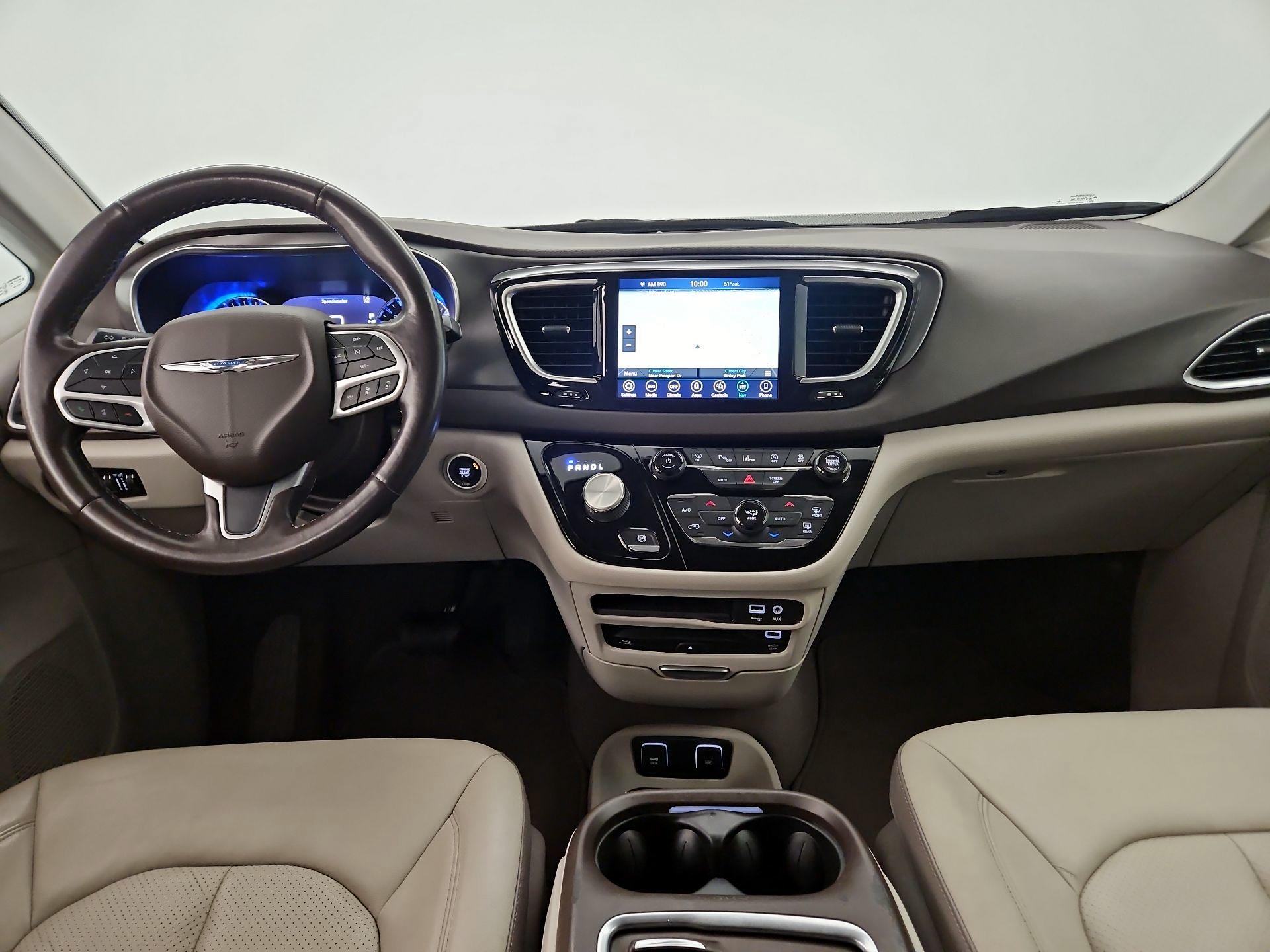 Thumbnail: 2019 Chrysler Pacifica - 9