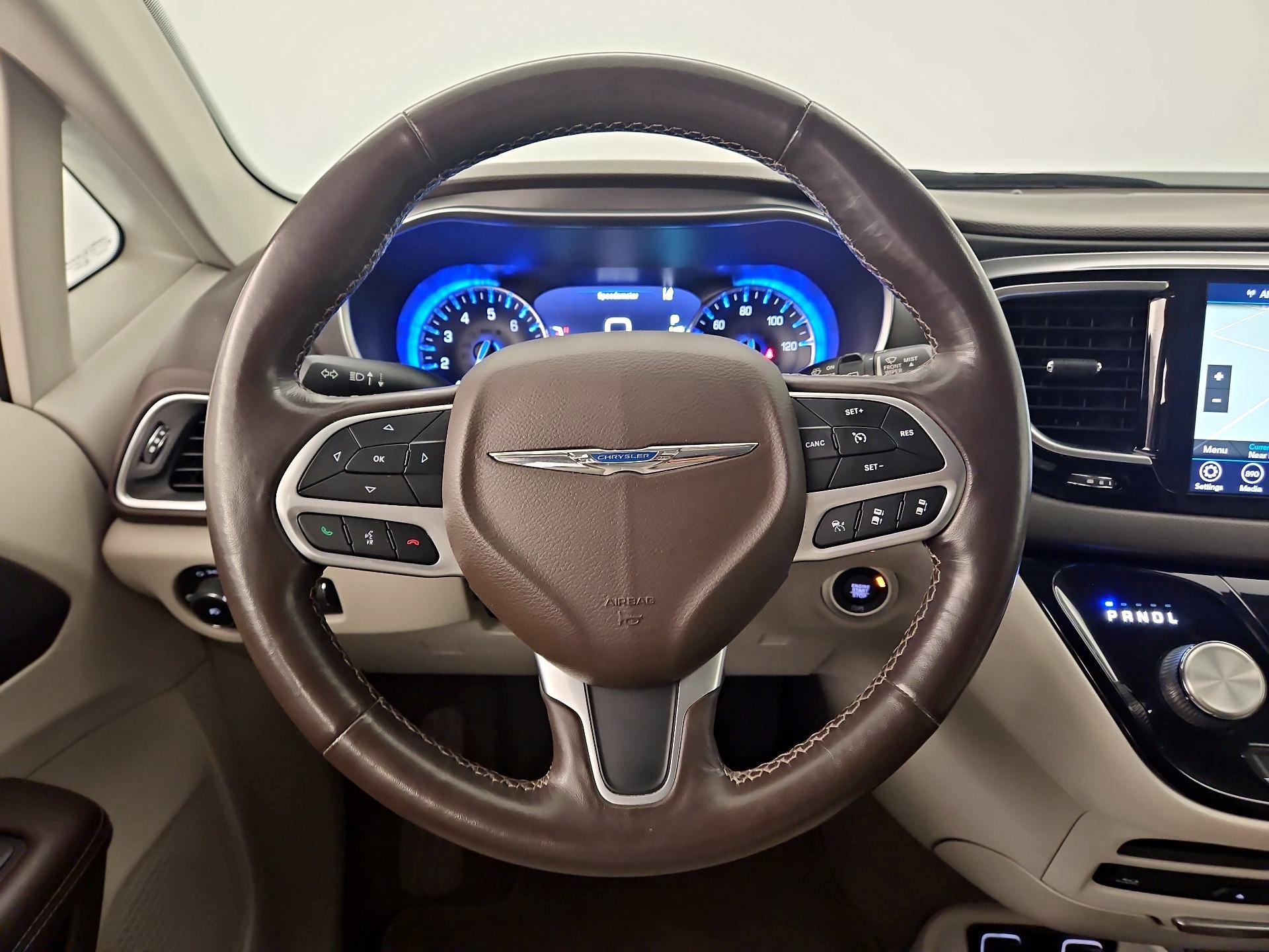 Thumbnail: 2019 Chrysler Pacifica - 10