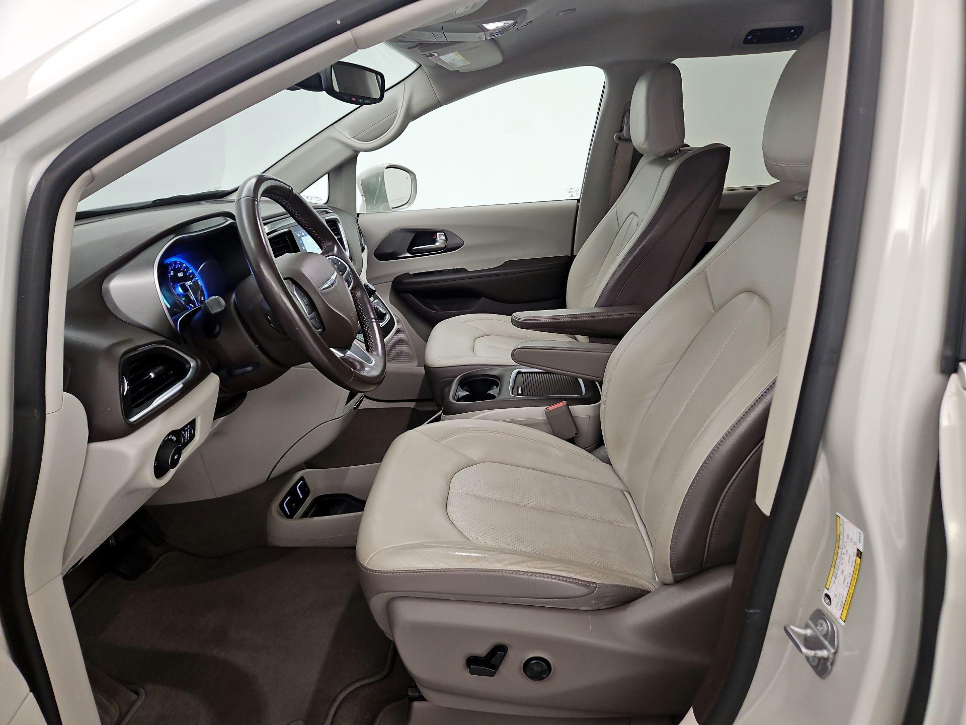Thumbnail: 2019 Chrysler Pacifica - 11