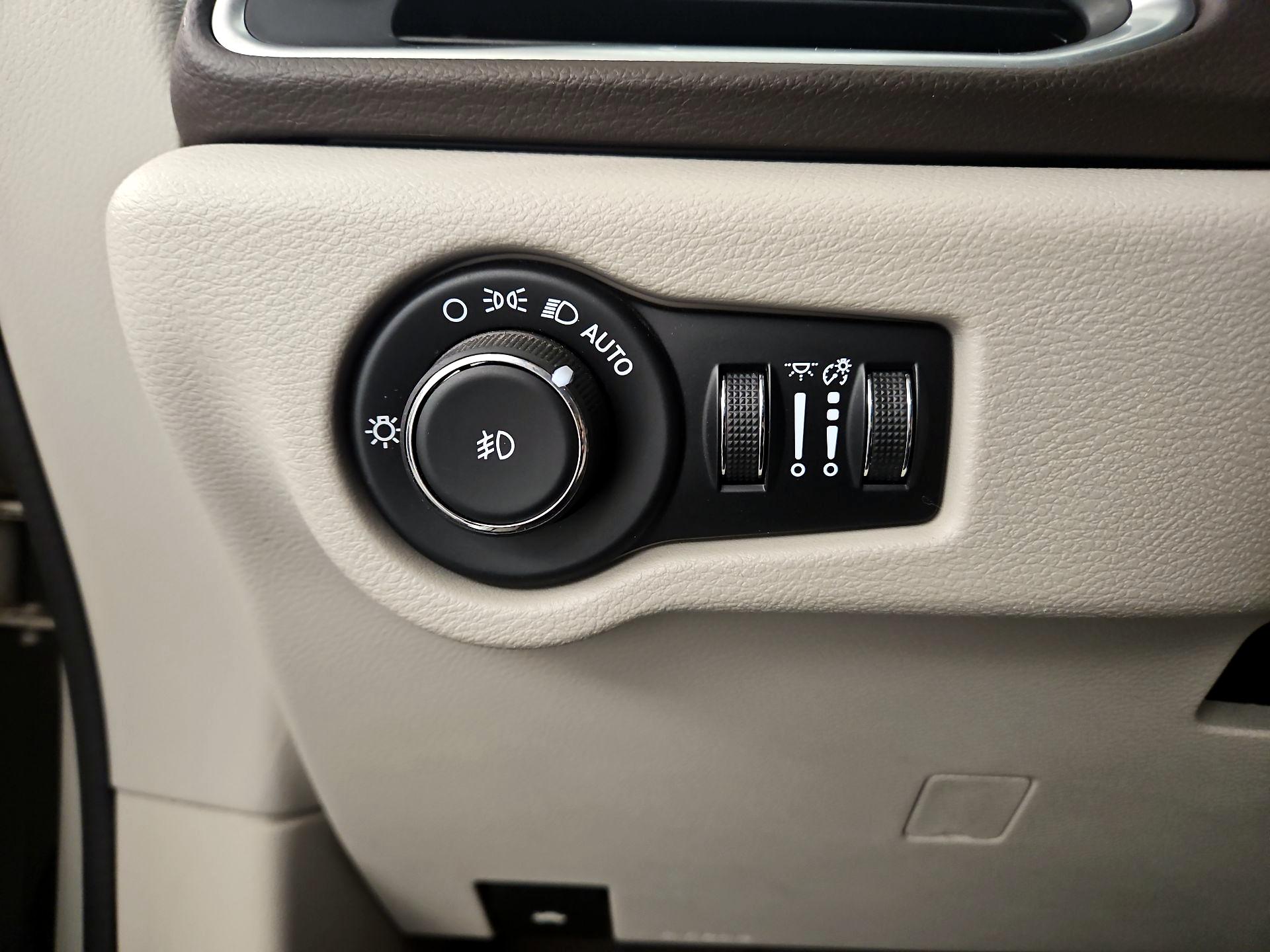 Thumbnail: 2019 Chrysler Pacifica - 13