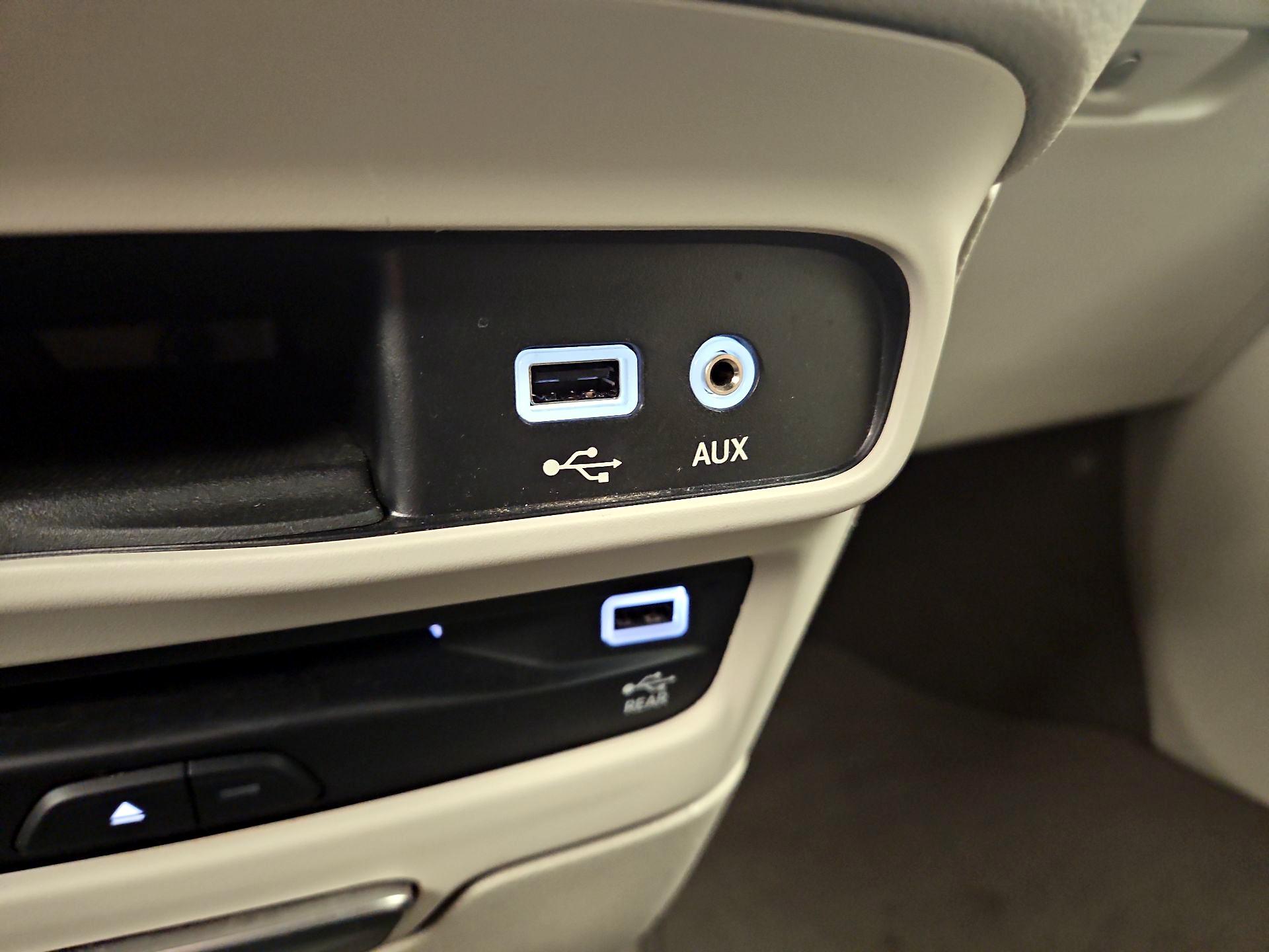 Thumbnail: 2019 Chrysler Pacifica - 19
