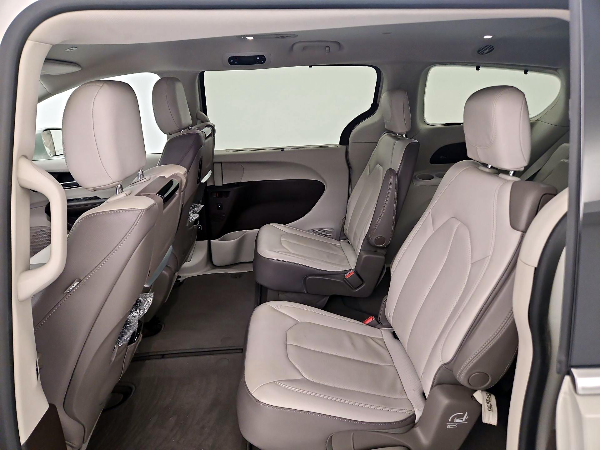 Thumbnail: 2019 Chrysler Pacifica - 20