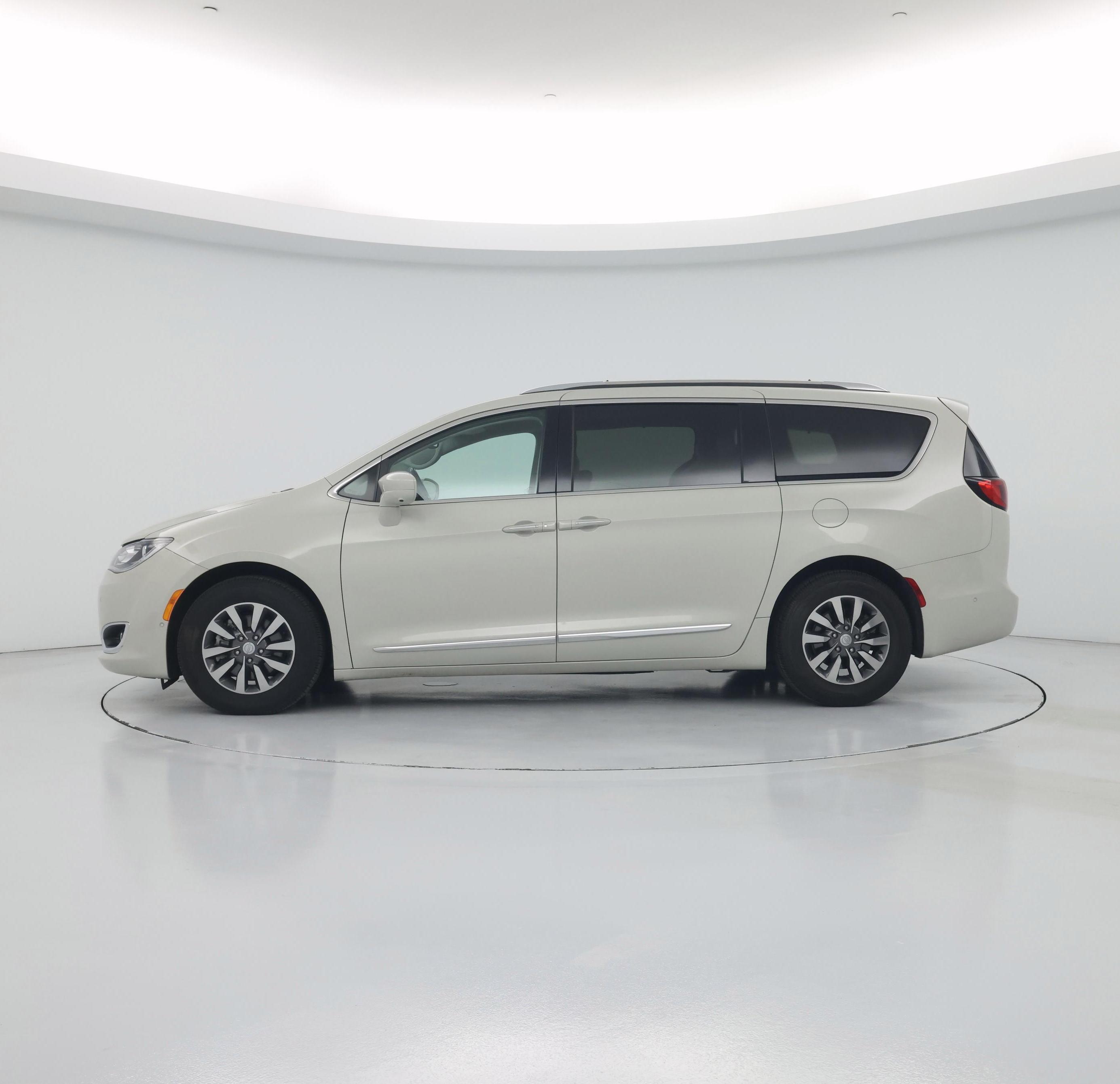 Thumbnail: 2019 Chrysler Pacifica - 3