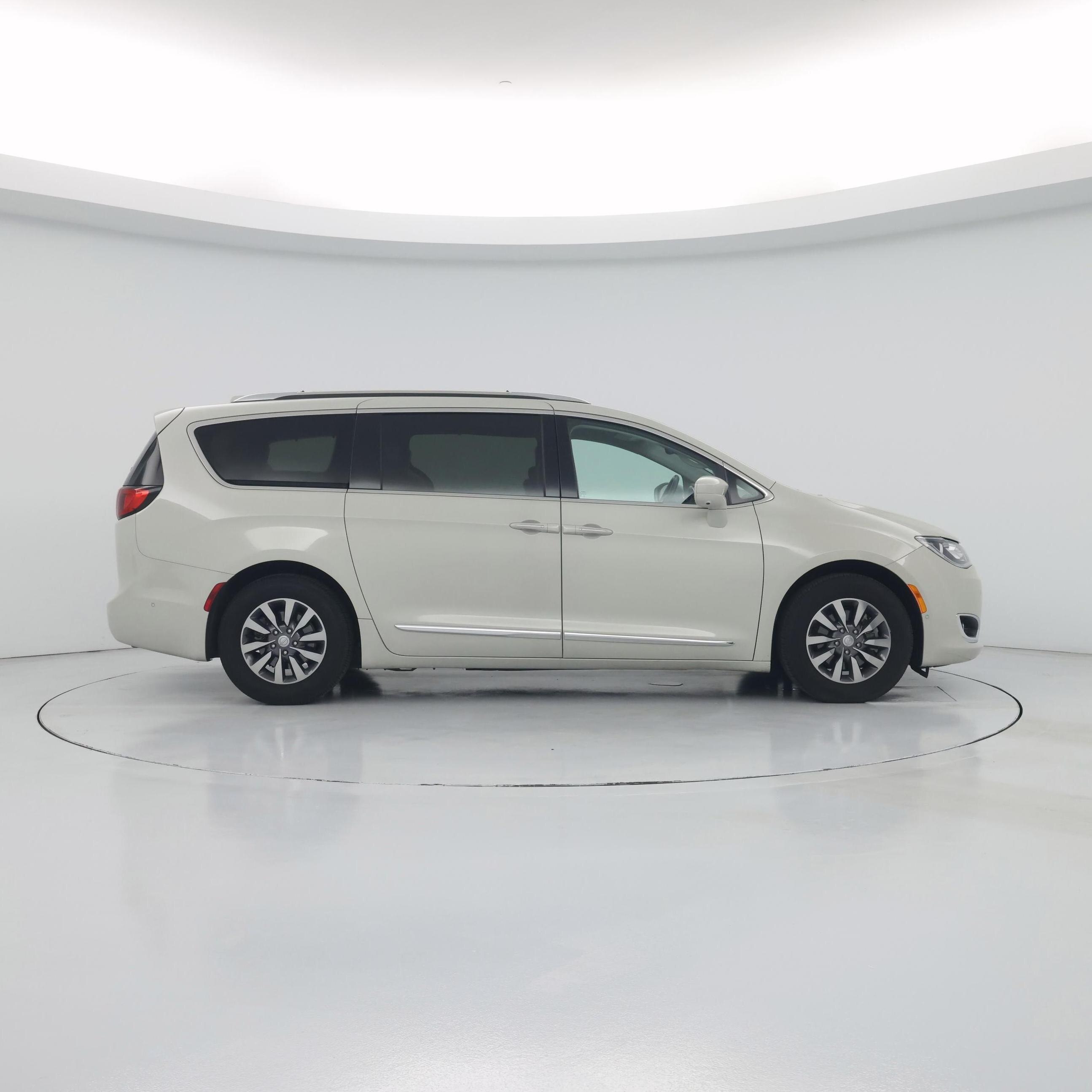 Thumbnail: 2019 Chrysler Pacifica - 7