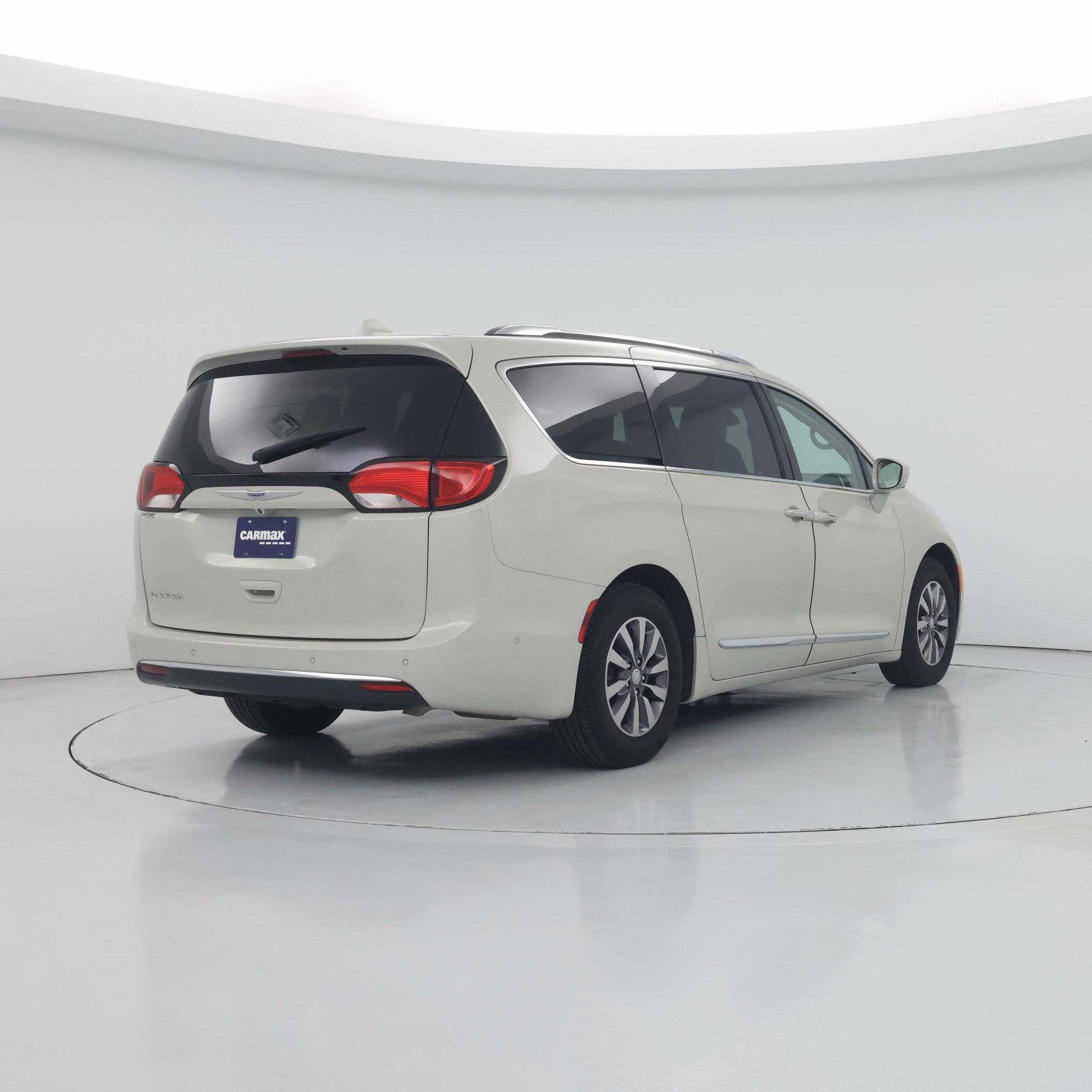 Thumbnail: 2019 Chrysler Pacifica - 8