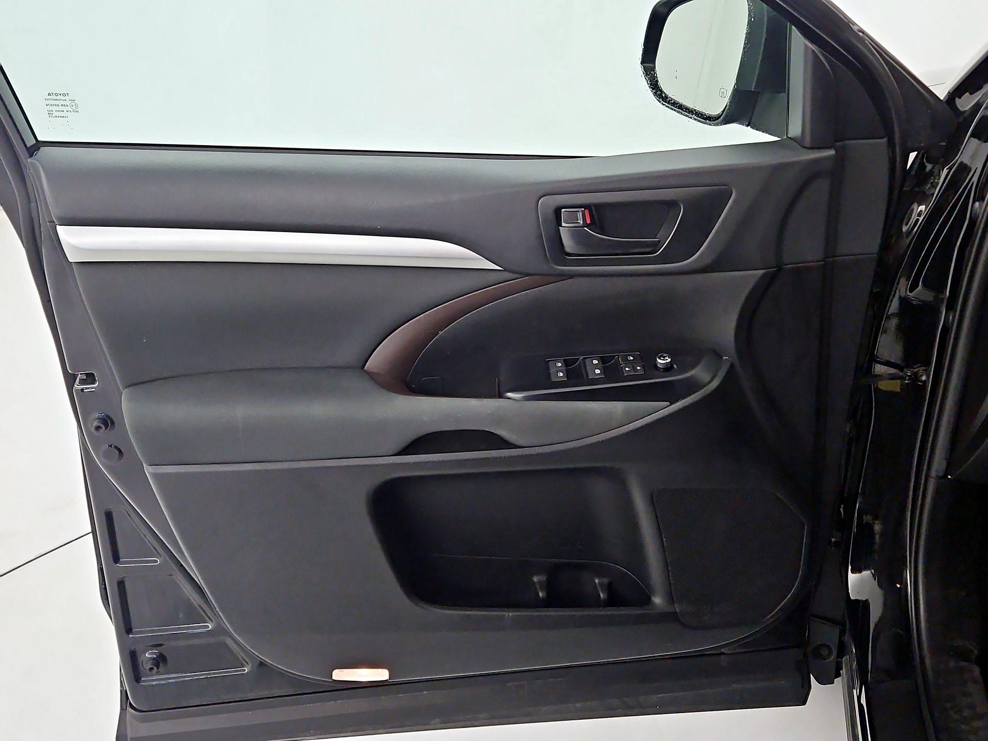 Thumbnail: 2019 Toyota Highlander - 12