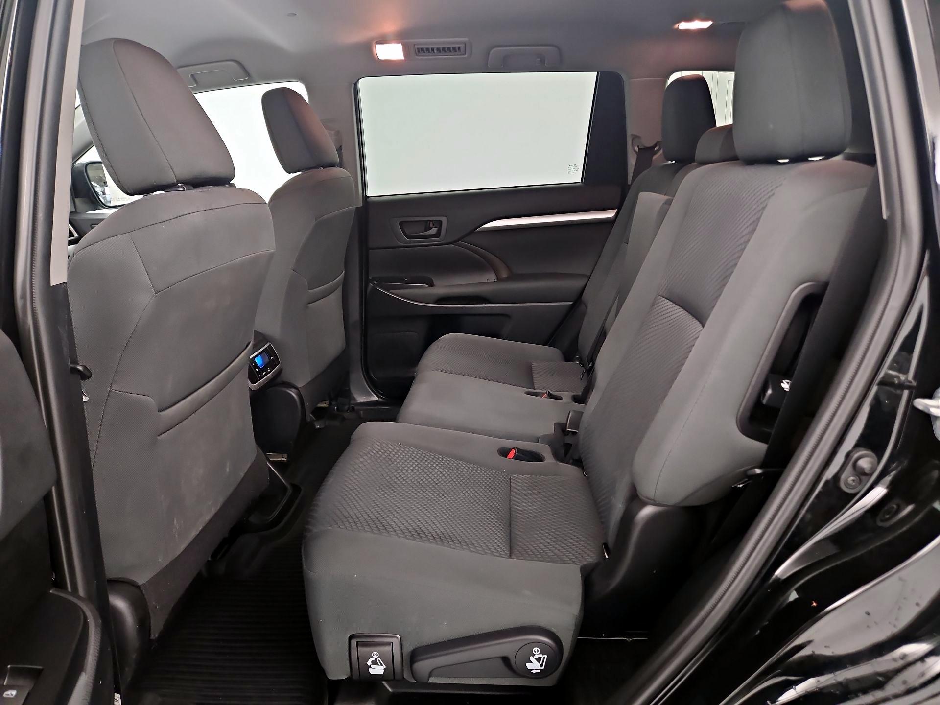 Thumbnail: 2019 Toyota Highlander - 19