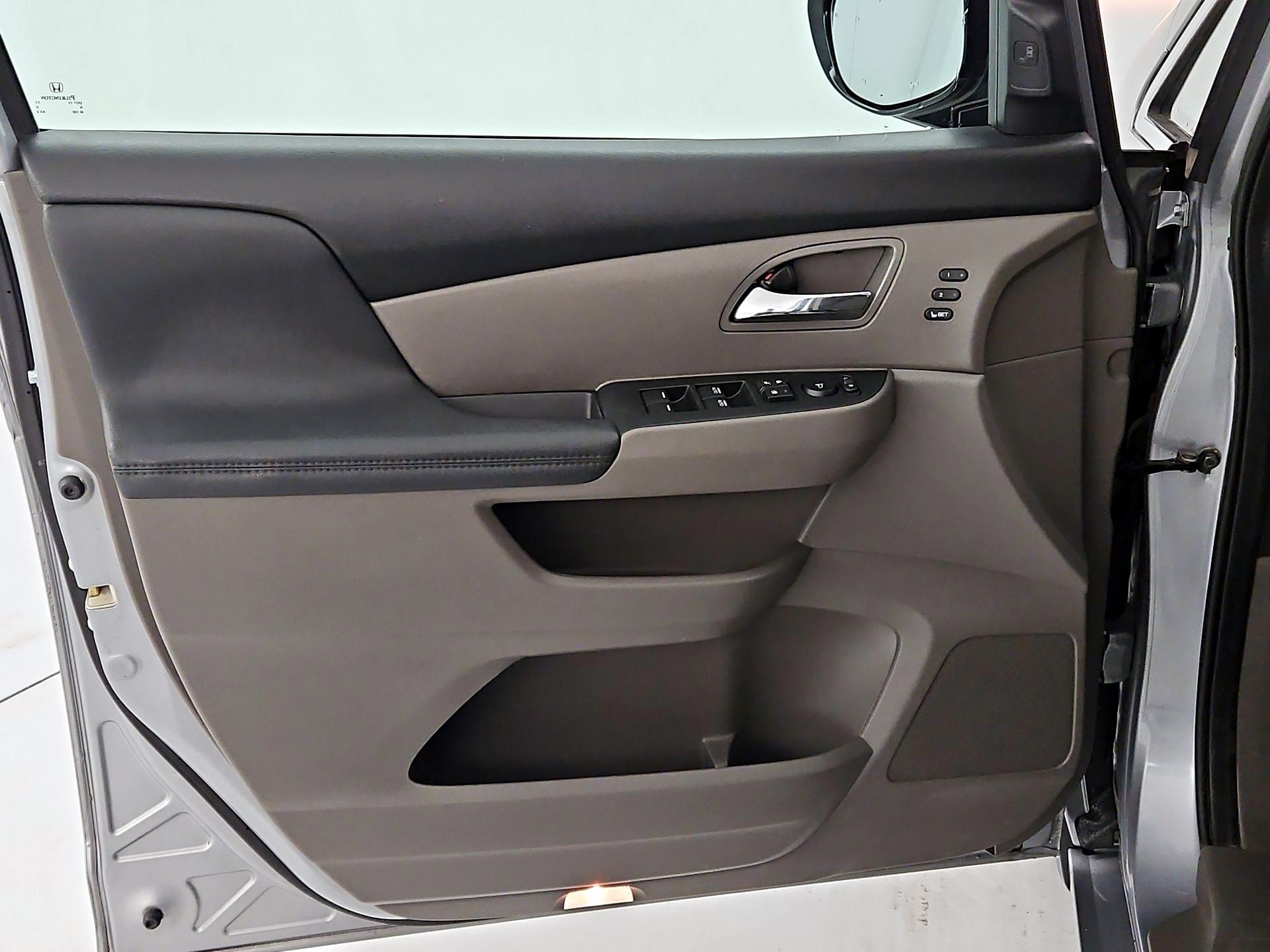 Thumbnail: 2016 Honda Odyssey - 12