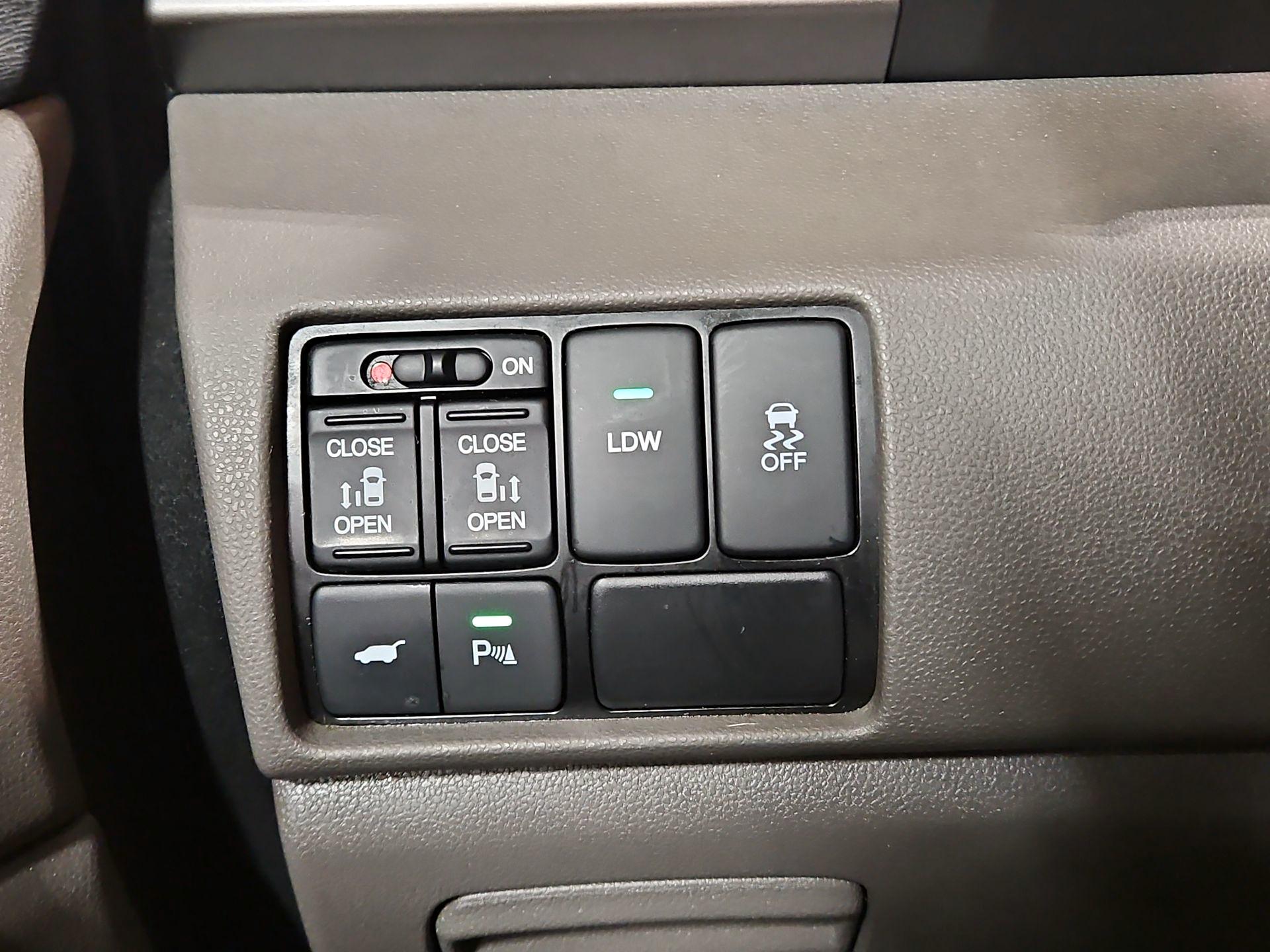 Thumbnail: 2016 Honda Odyssey - 13