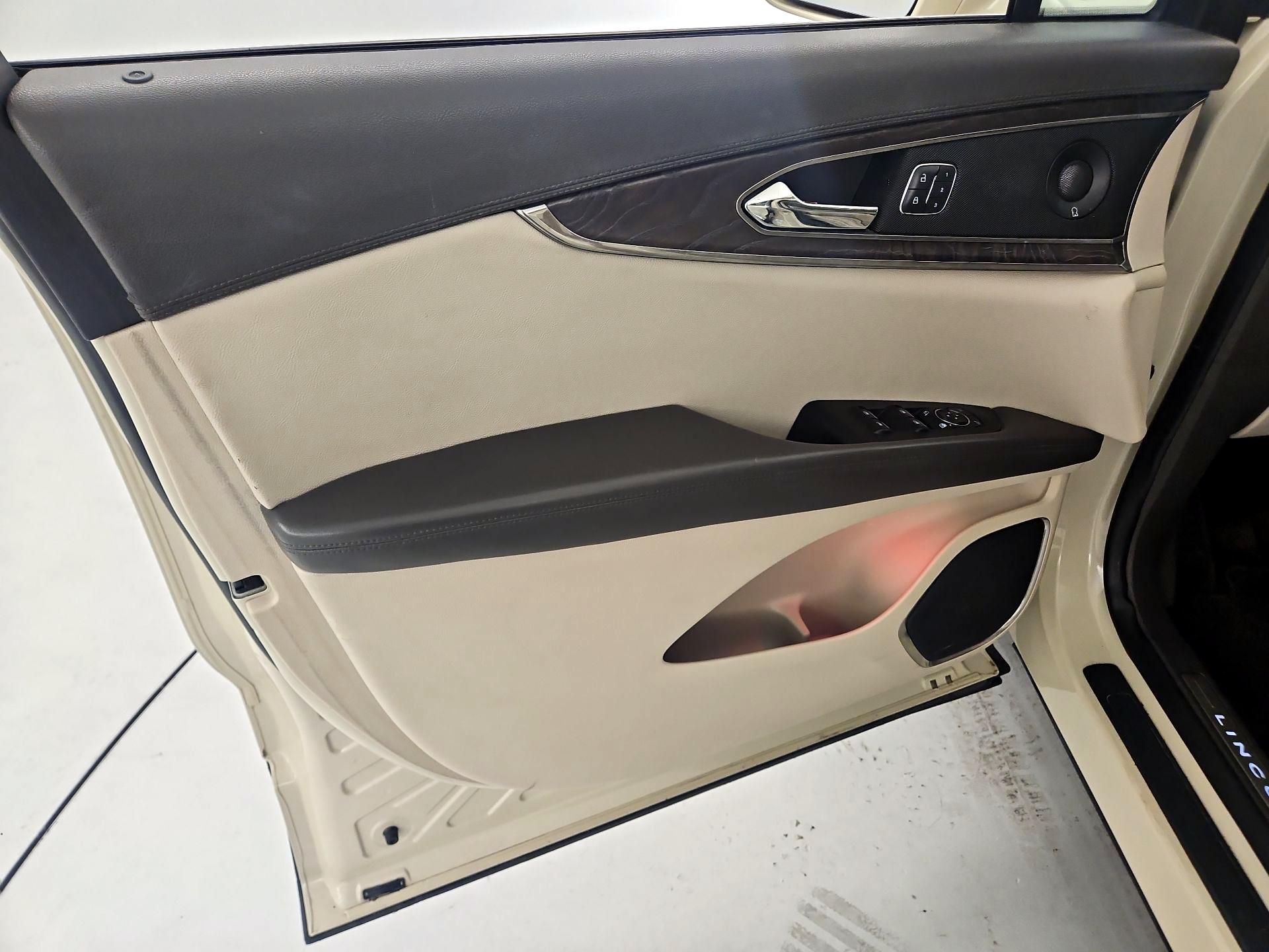 Thumbnail: 2016 Lincoln MKX - 12