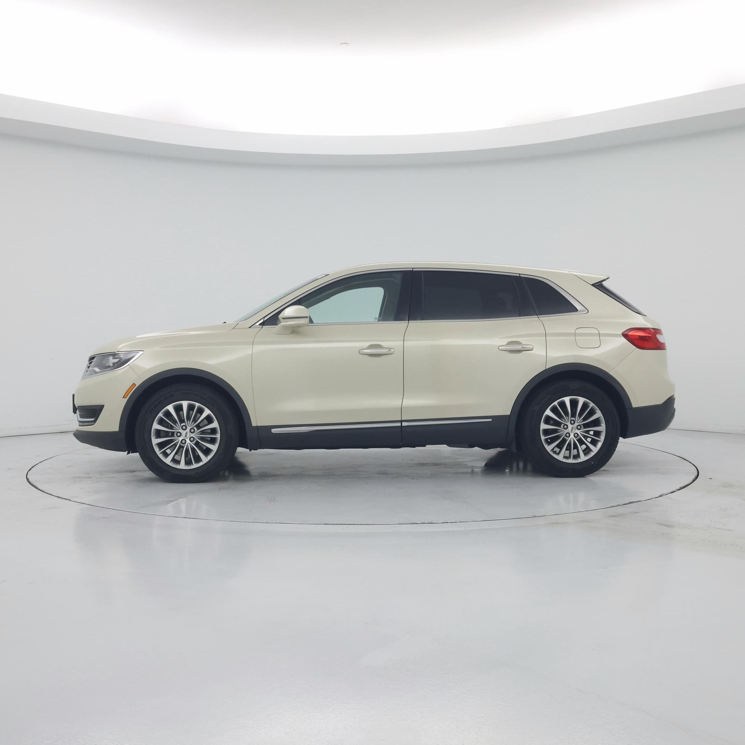 Thumbnail: 2016 Lincoln MKX - 3