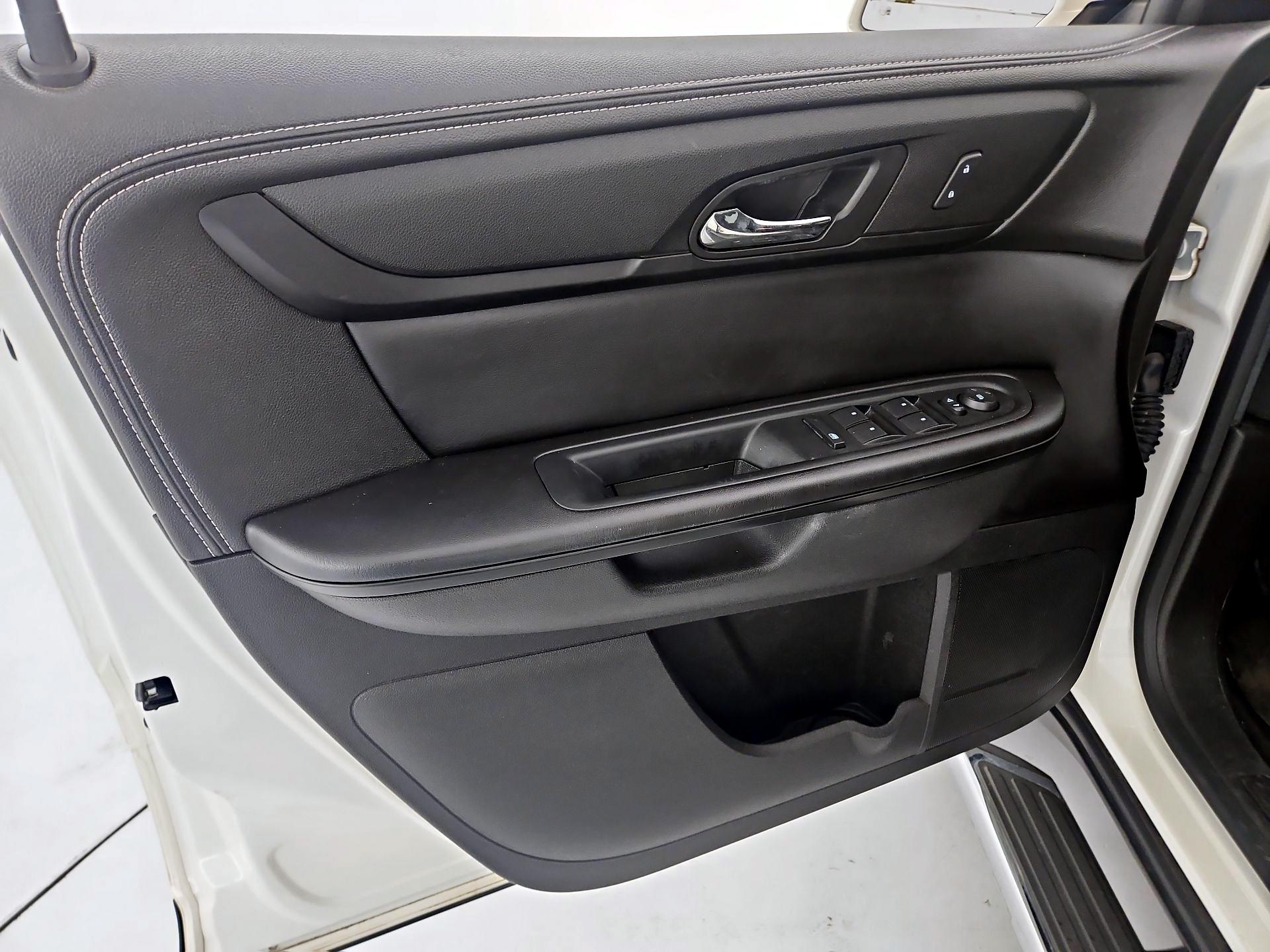 Thumbnail: 2015 Chevrolet Traverse - 12