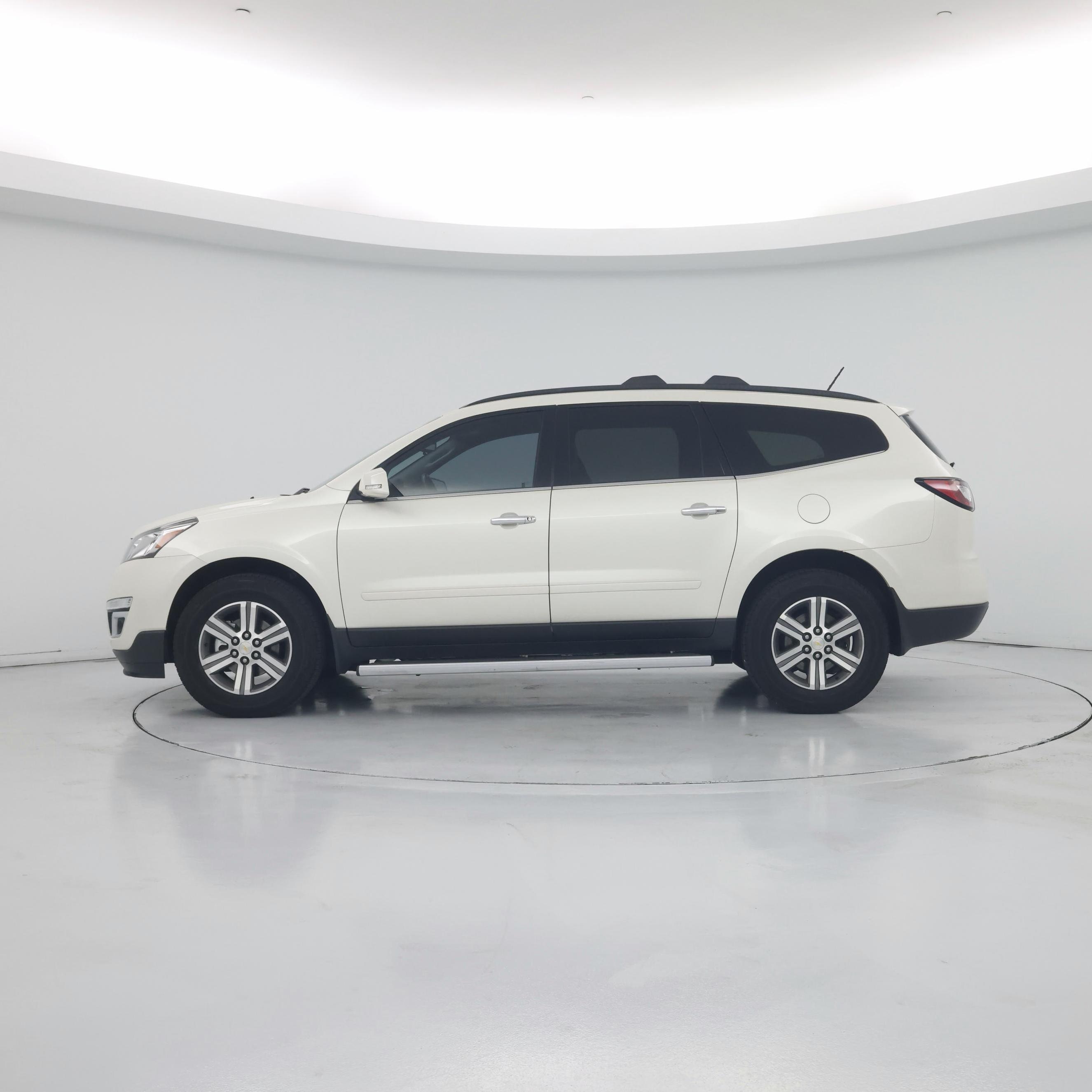 Thumbnail: 2015 Chevrolet Traverse - 3