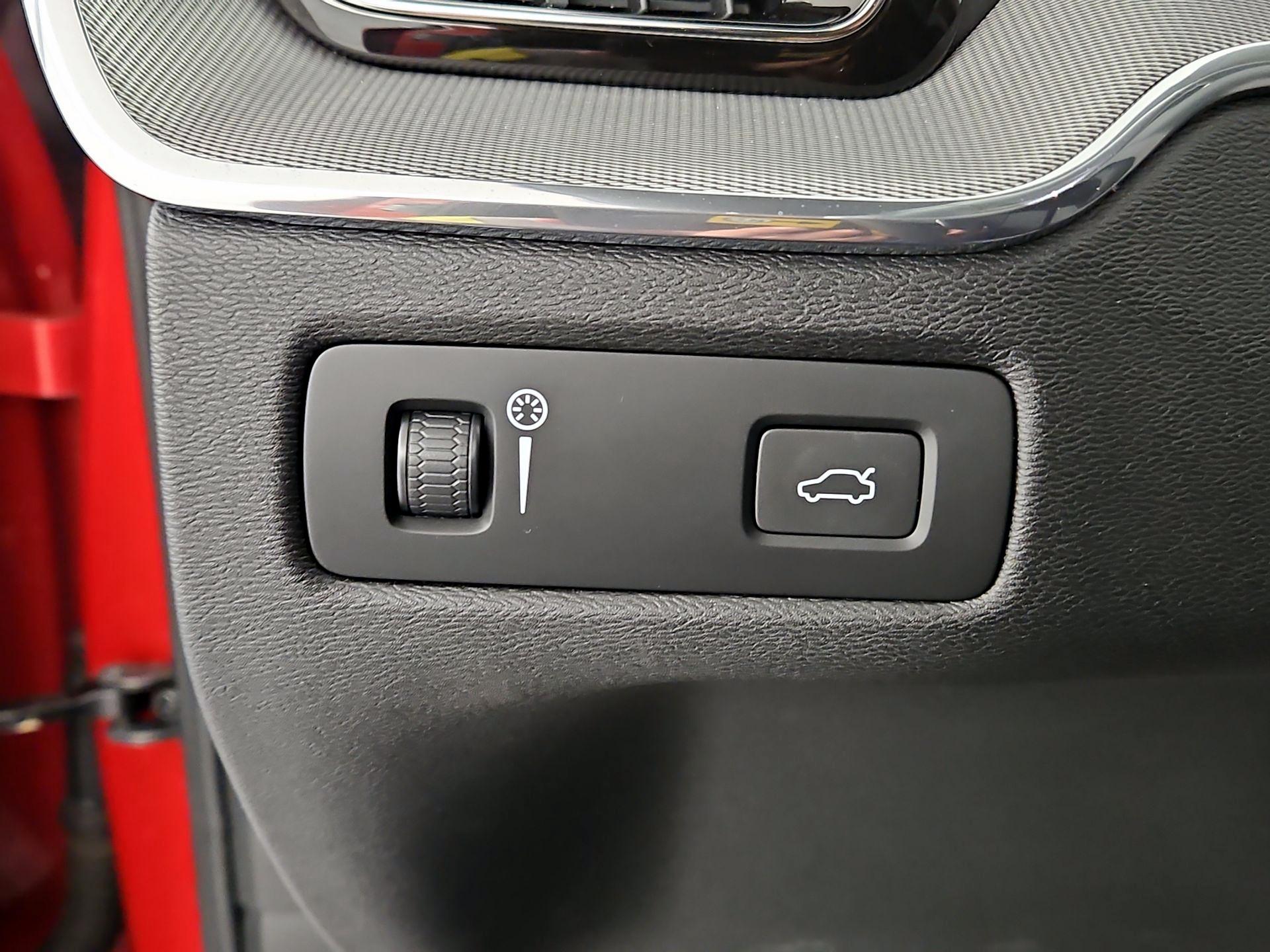 Thumbnail: 2019 Volvo XC60 - 13