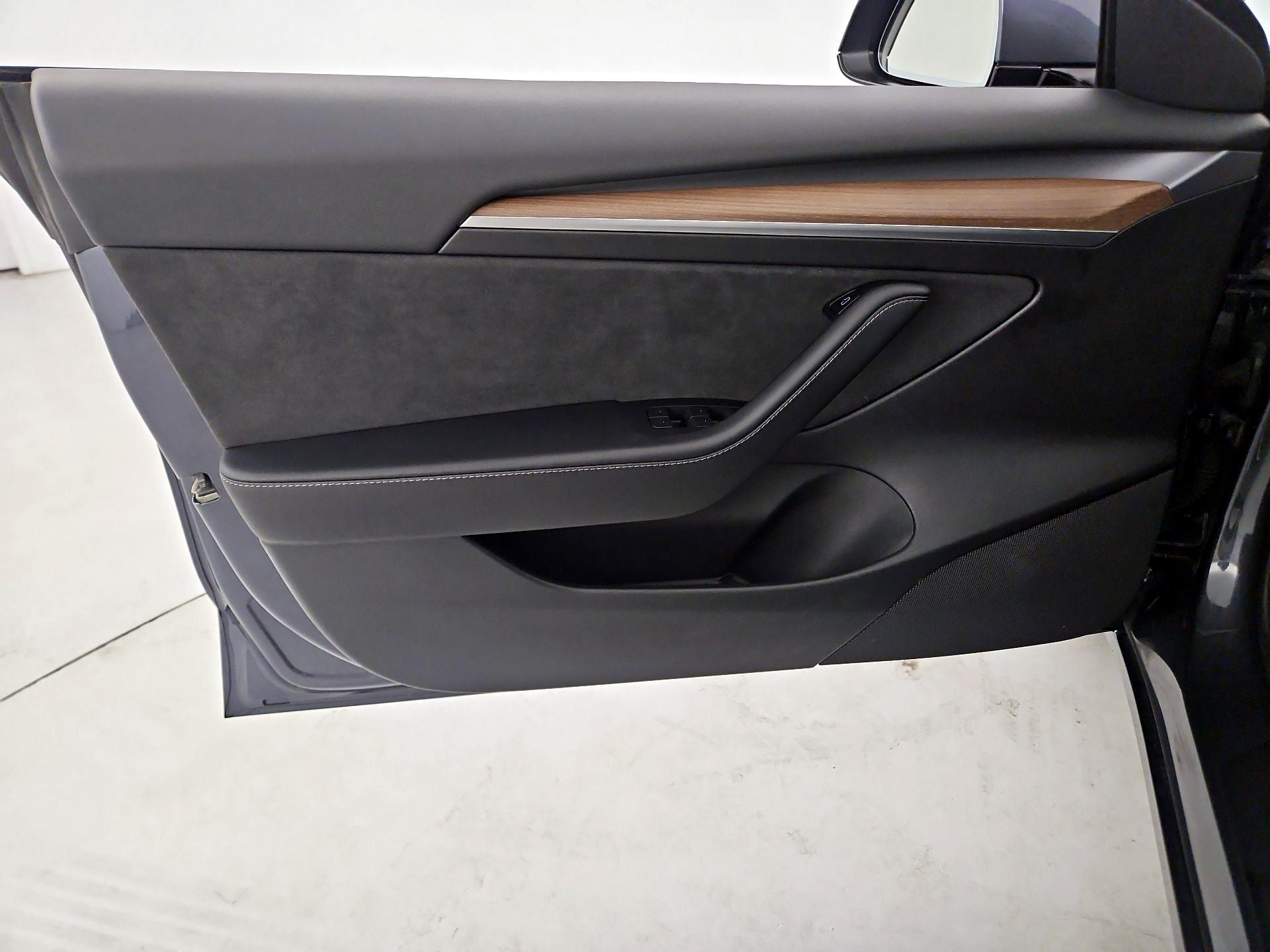 Thumbnail: 2022 Tesla Model 3 - 10