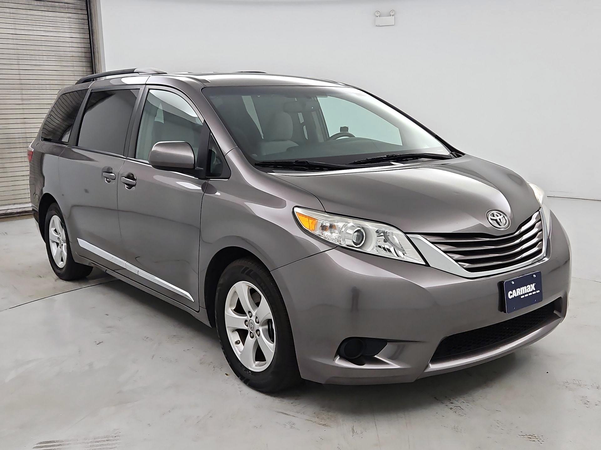 Thumbnail: 2017 Toyota Sienna - 1