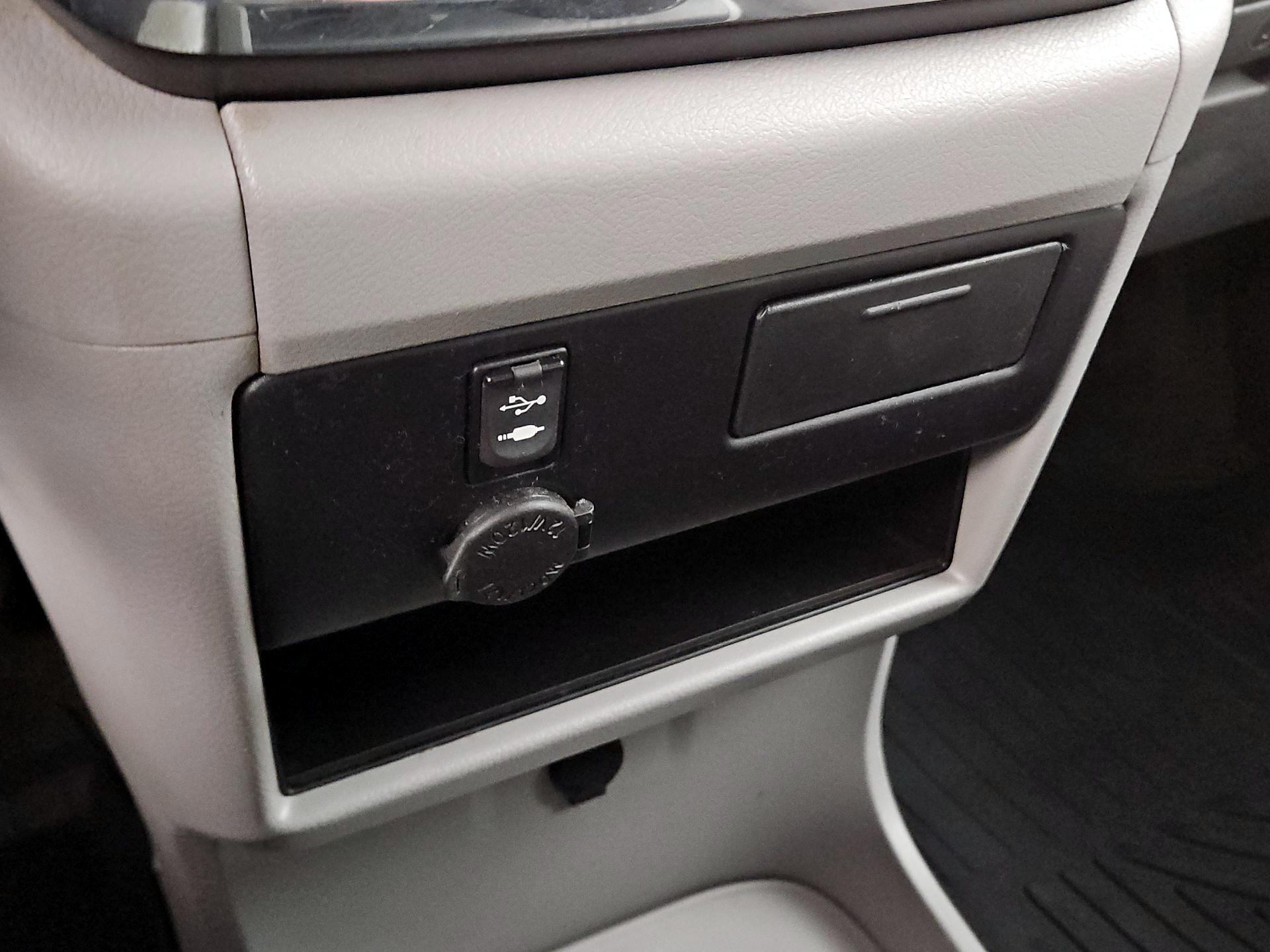 Thumbnail: 2017 Toyota Sienna - 16