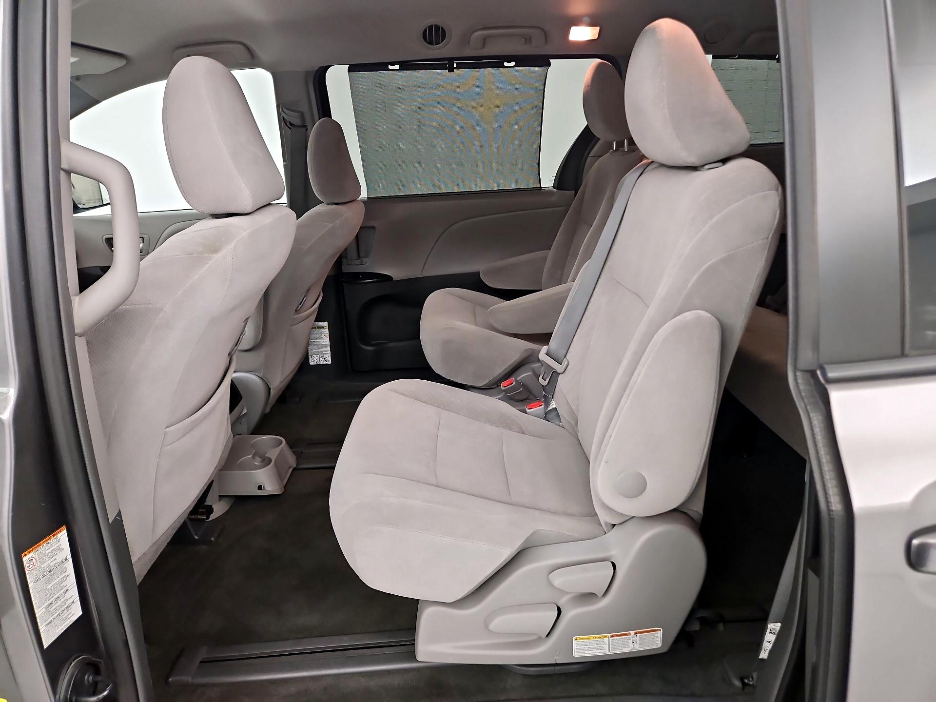 Thumbnail: 2017 Toyota Sienna - 17