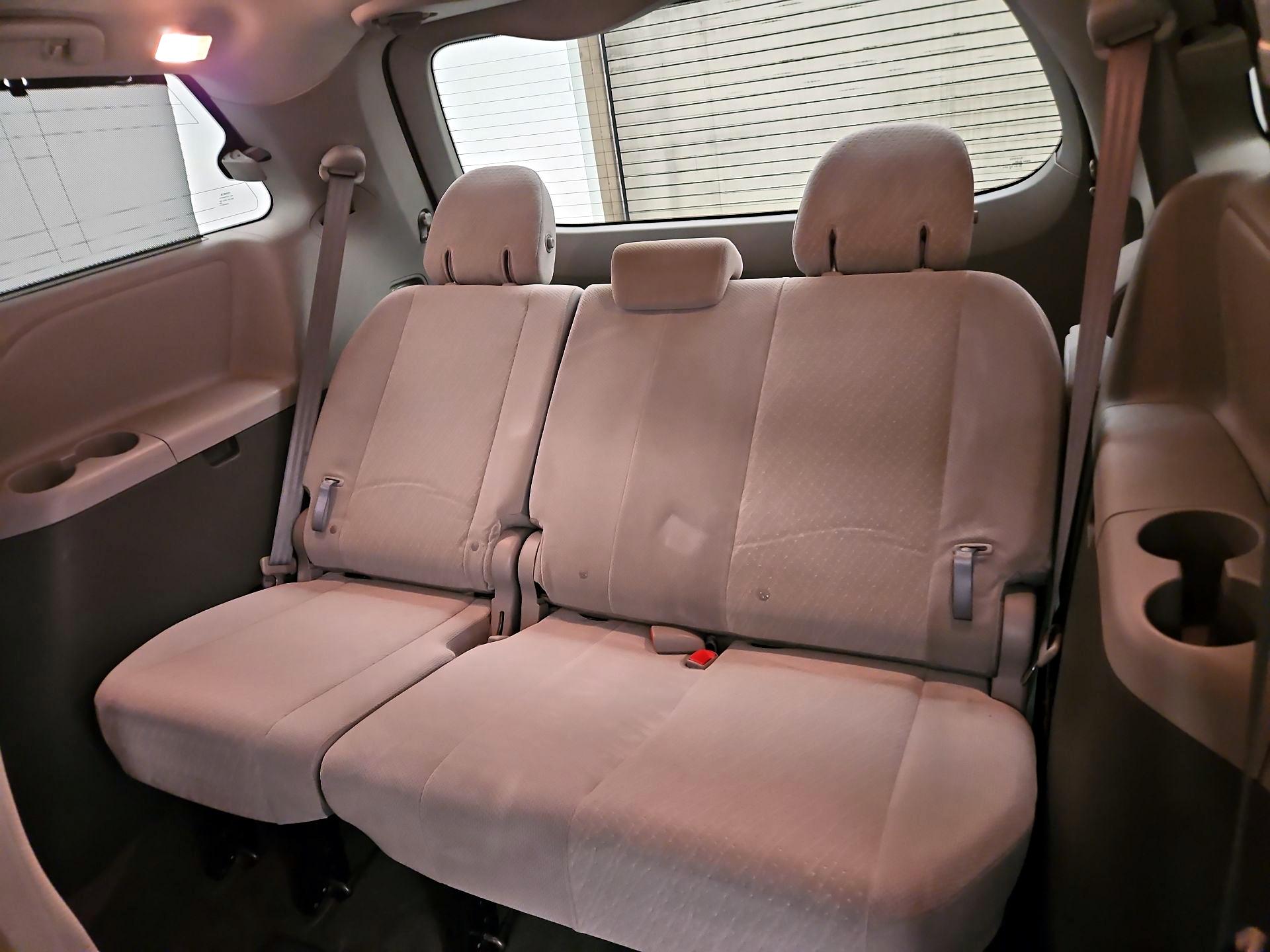 Thumbnail: 2017 Toyota Sienna - 18