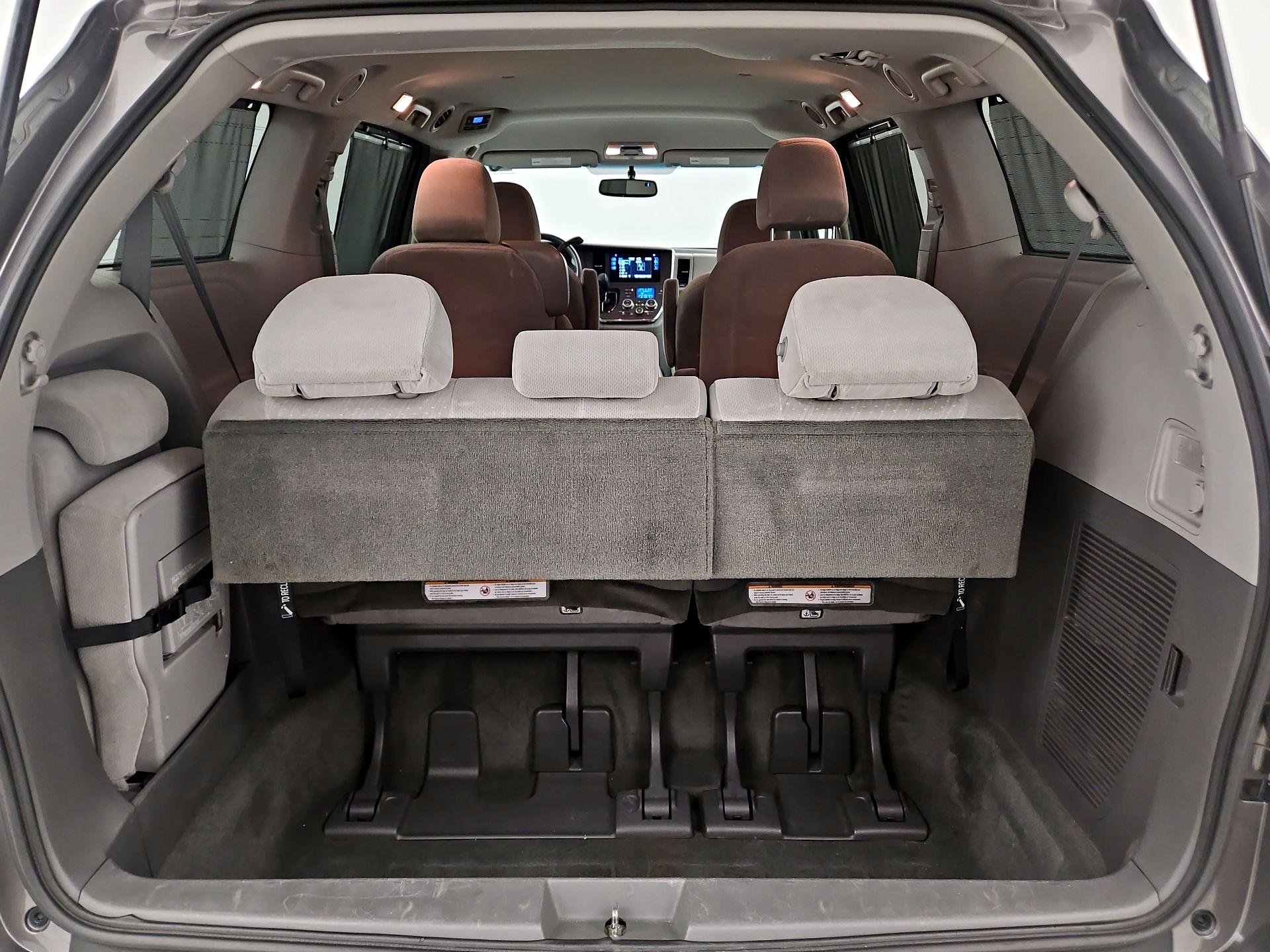 Thumbnail: 2017 Toyota Sienna - 19
