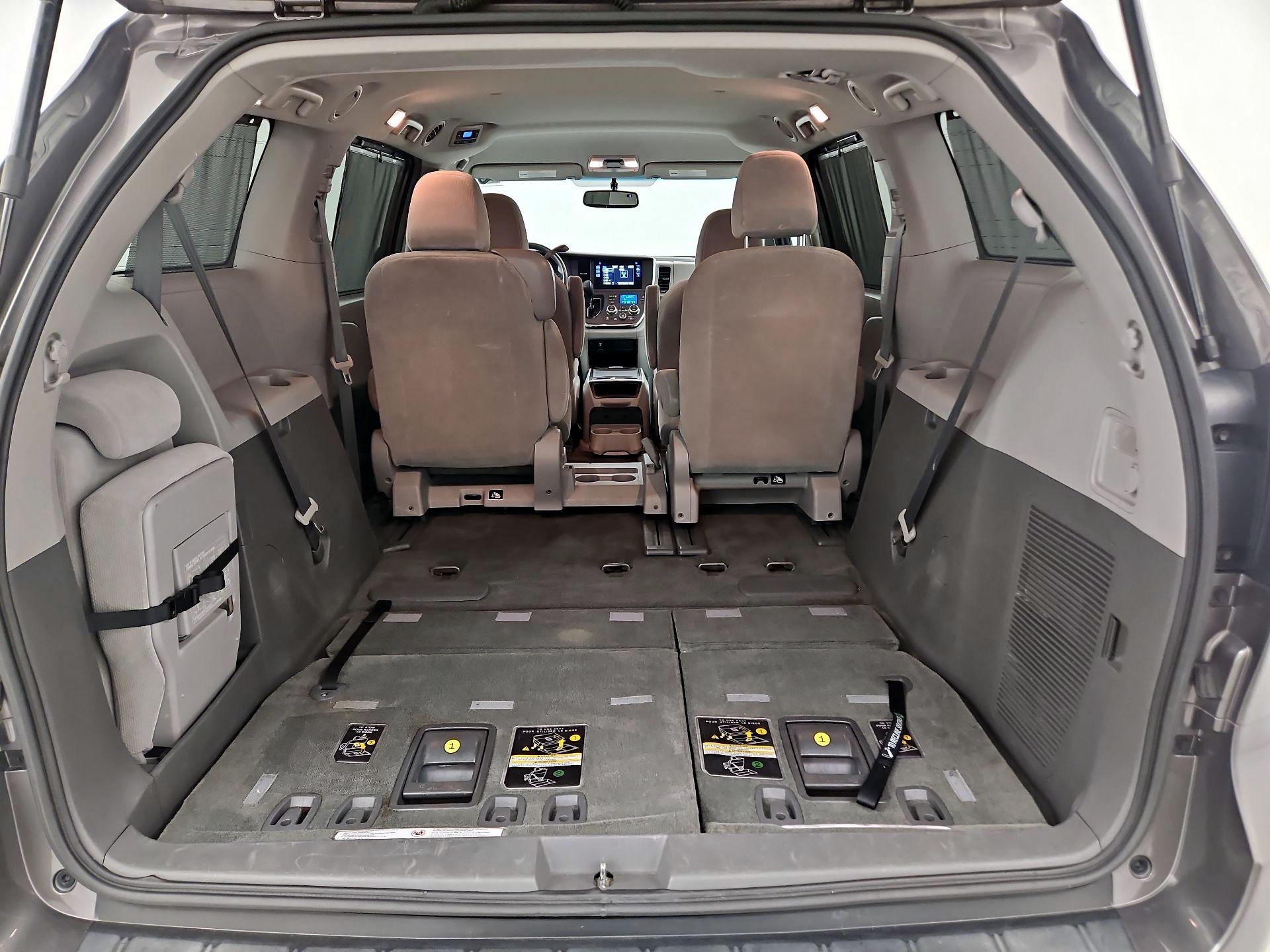 Thumbnail: 2017 Toyota Sienna - 20