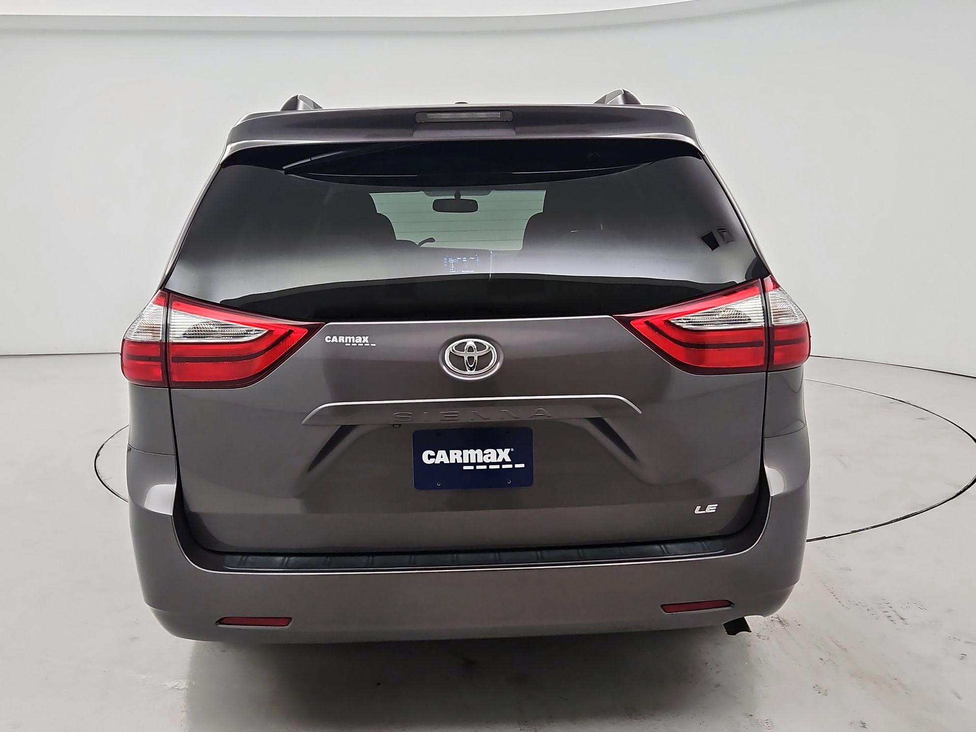 Thumbnail: 2017 Toyota Sienna - 6