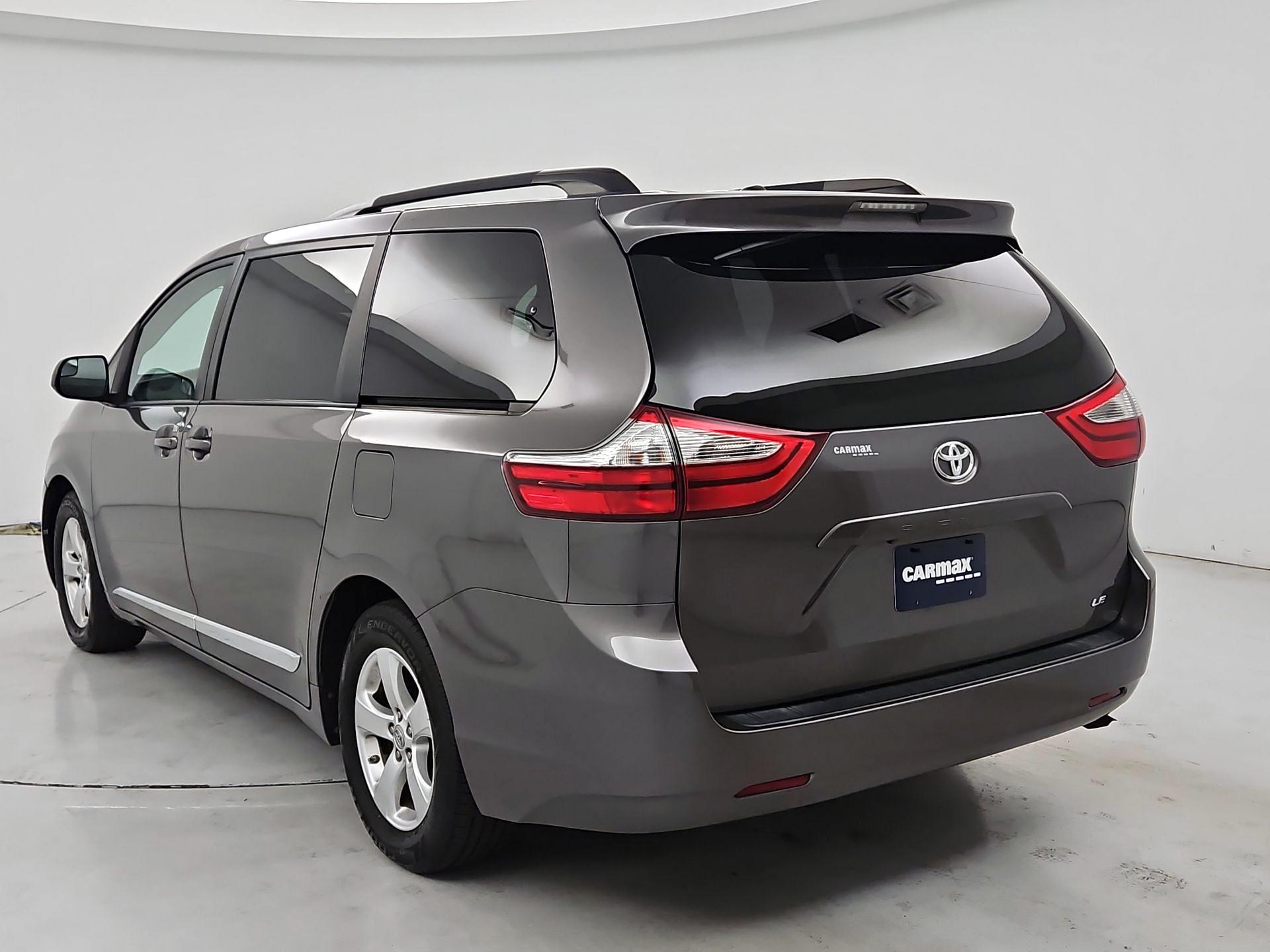 Thumbnail: 2017 Toyota Sienna - 7