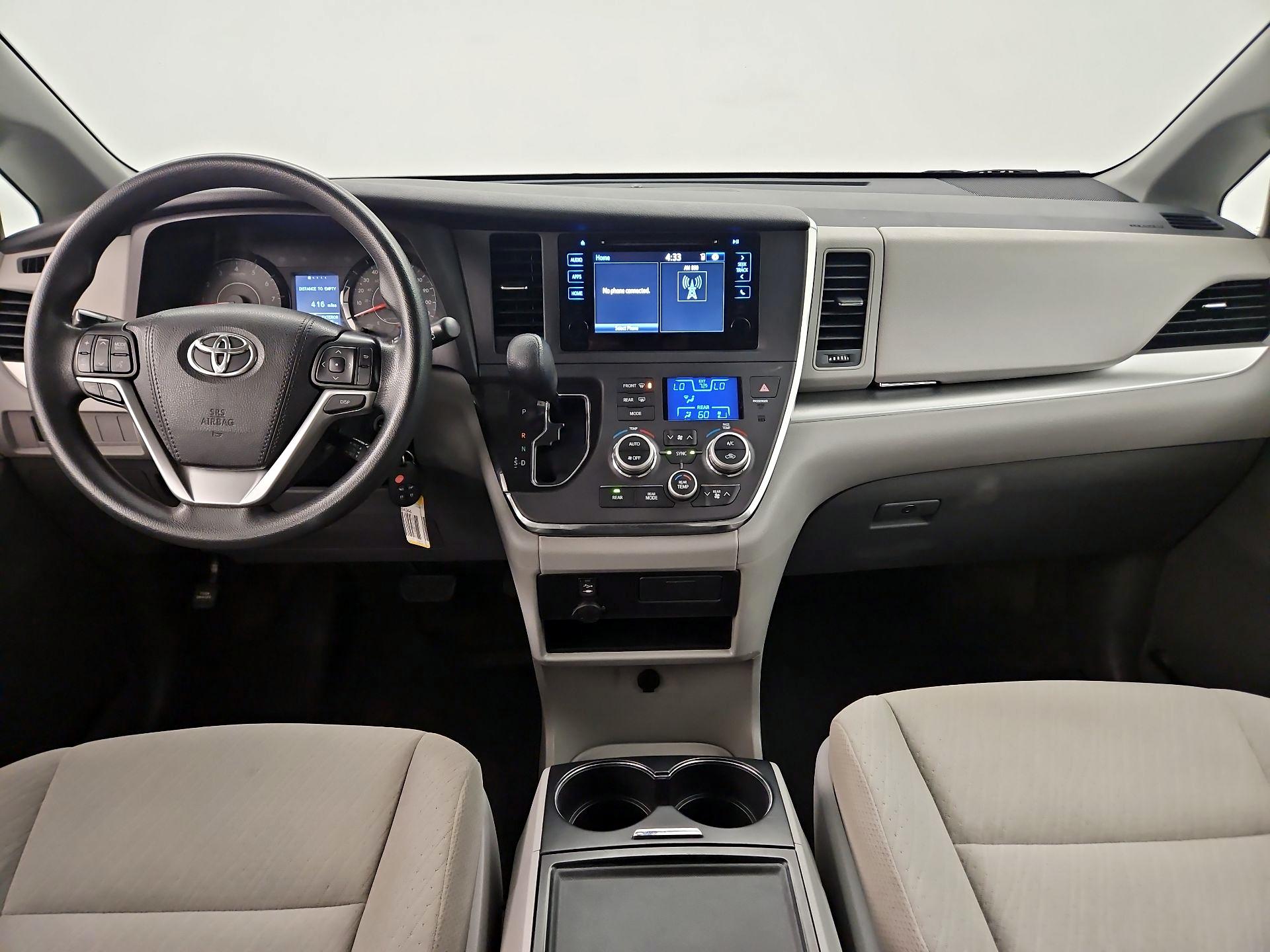 Thumbnail: 2017 Toyota Sienna - 8