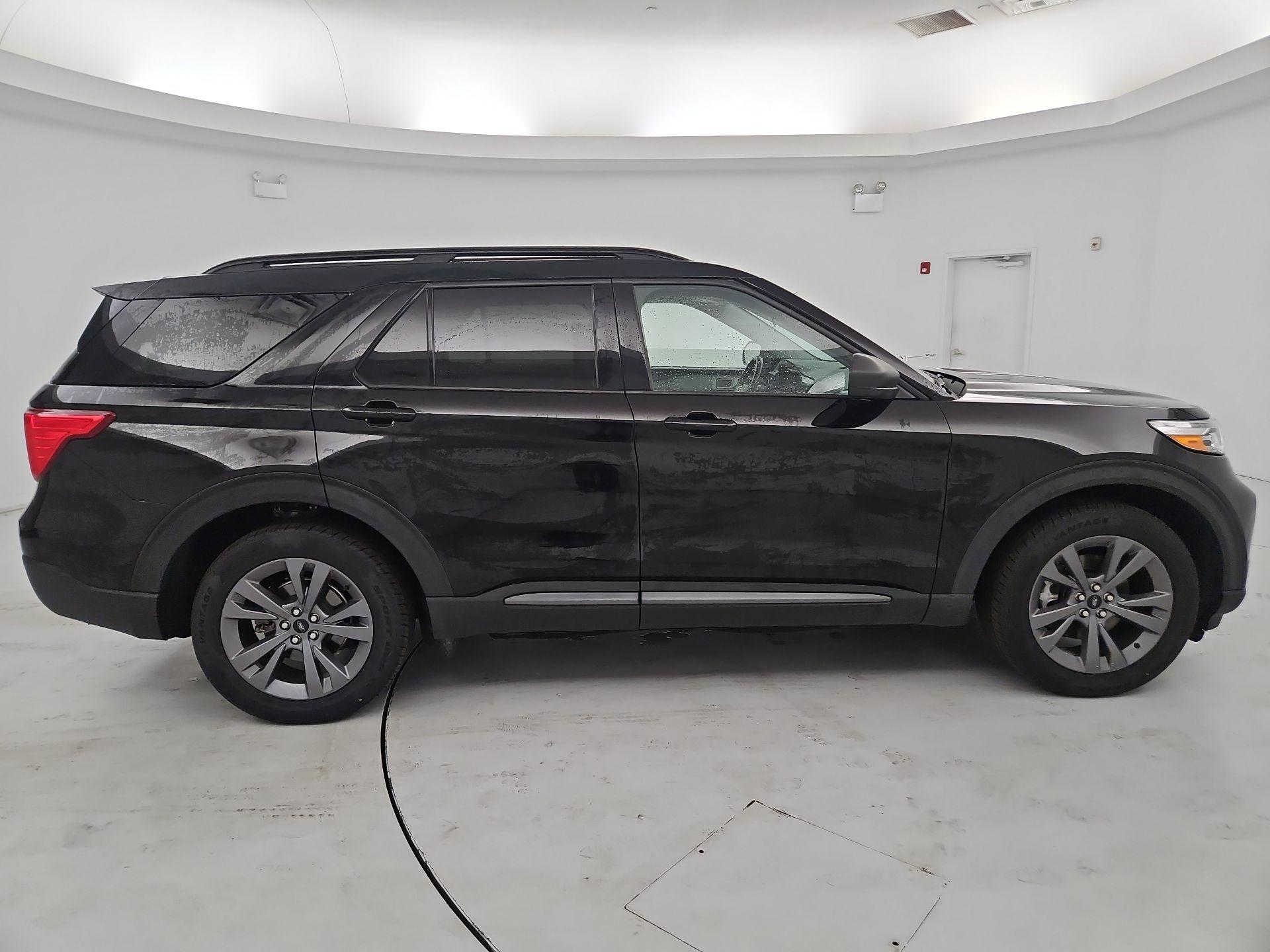 Thumbnail: 2021 Ford Explorer - 4