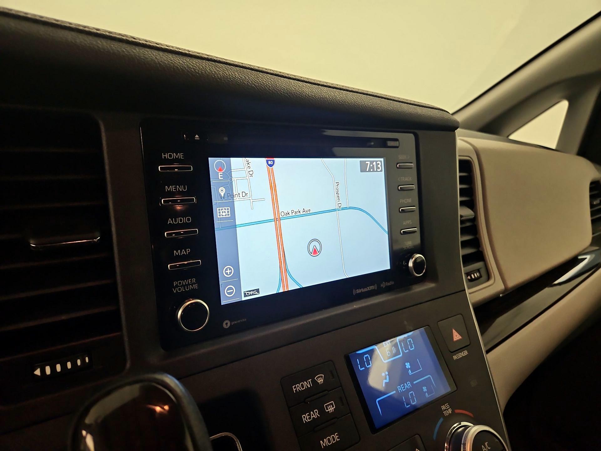 Thumbnail: 2020 Toyota Sienna - 12
