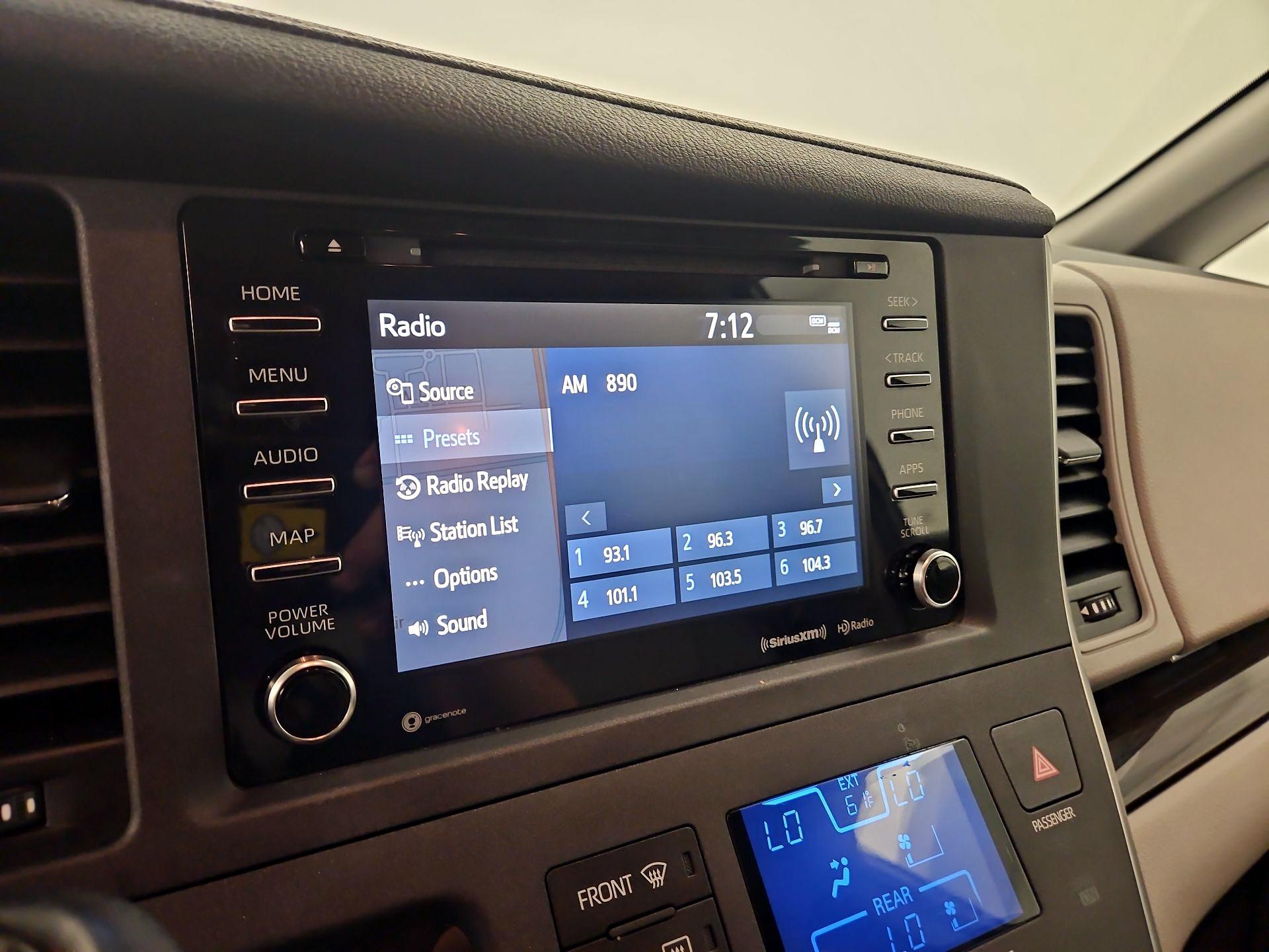 Thumbnail: 2020 Toyota Sienna - 14