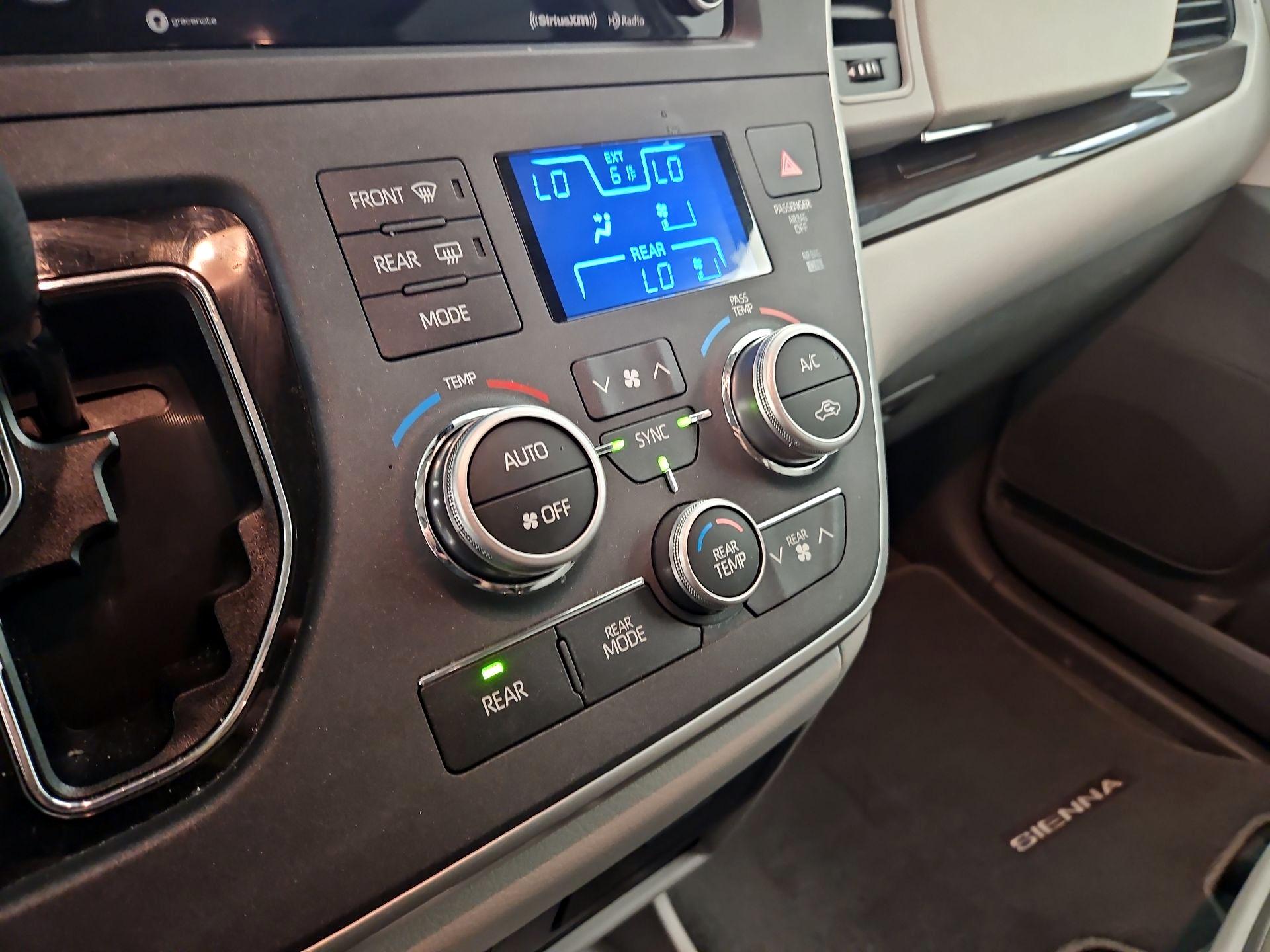 Thumbnail: 2020 Toyota Sienna - 15