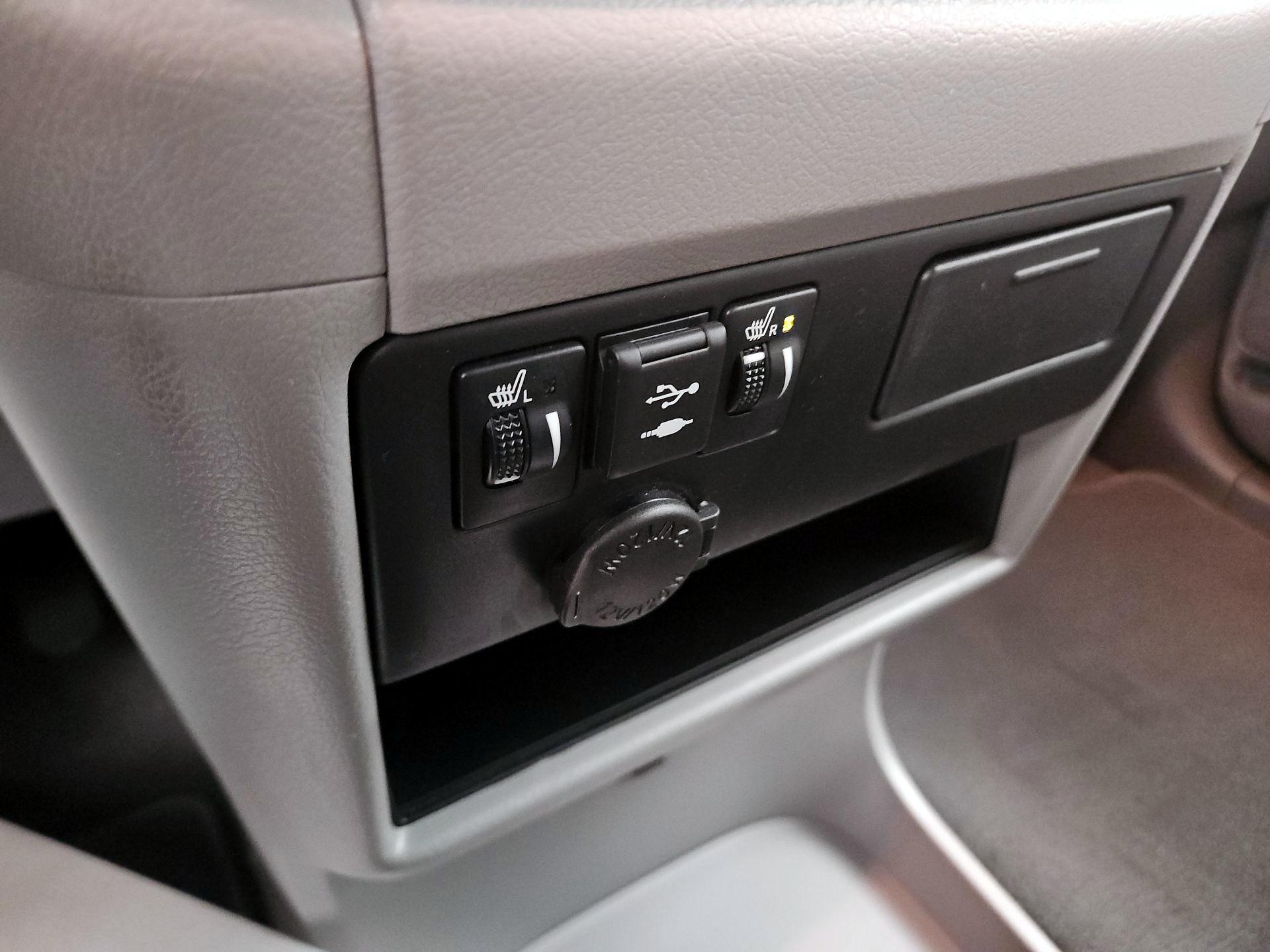 Thumbnail: 2020 Toyota Sienna - 17