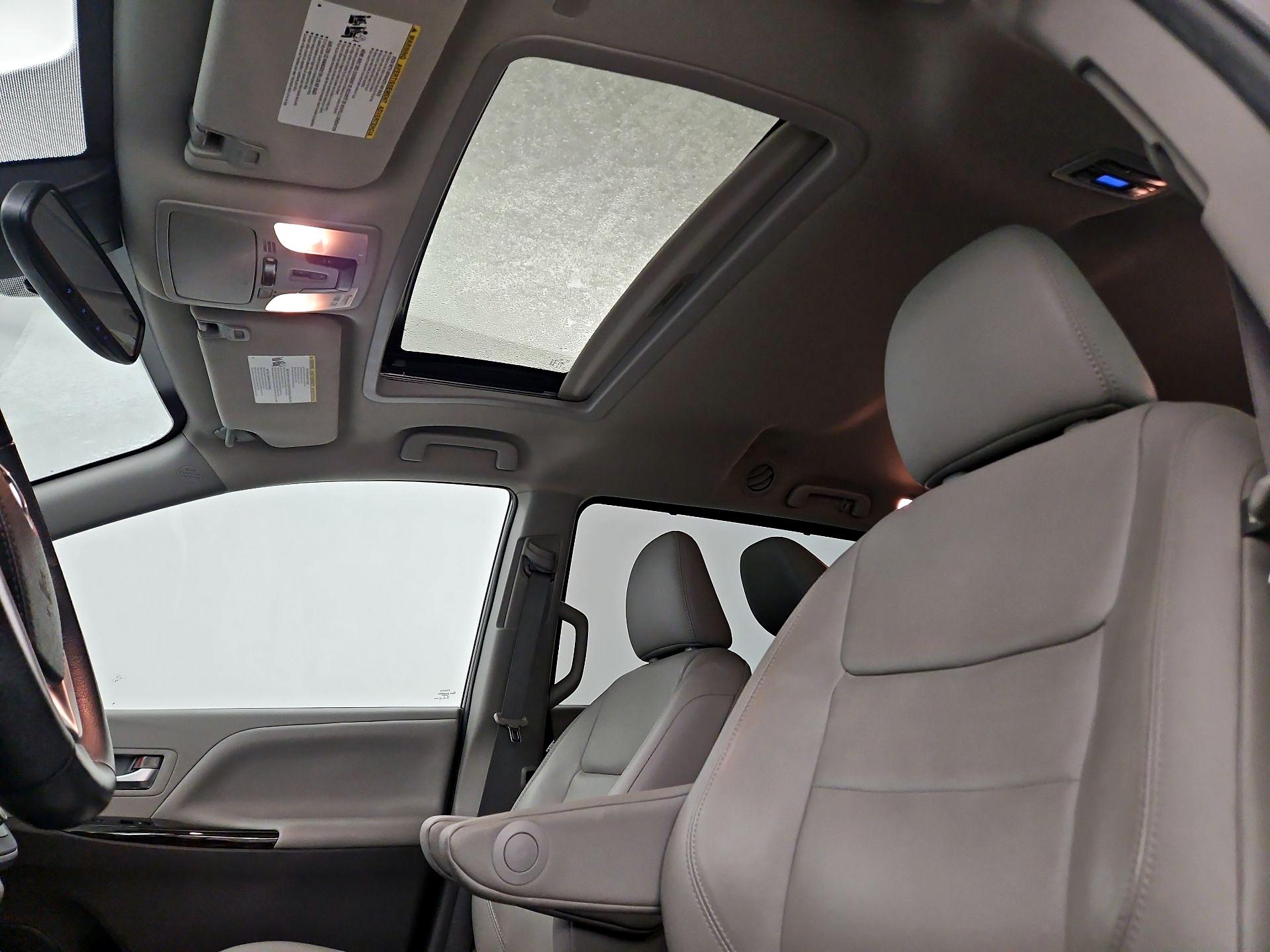 Thumbnail: 2020 Toyota Sienna - 18
