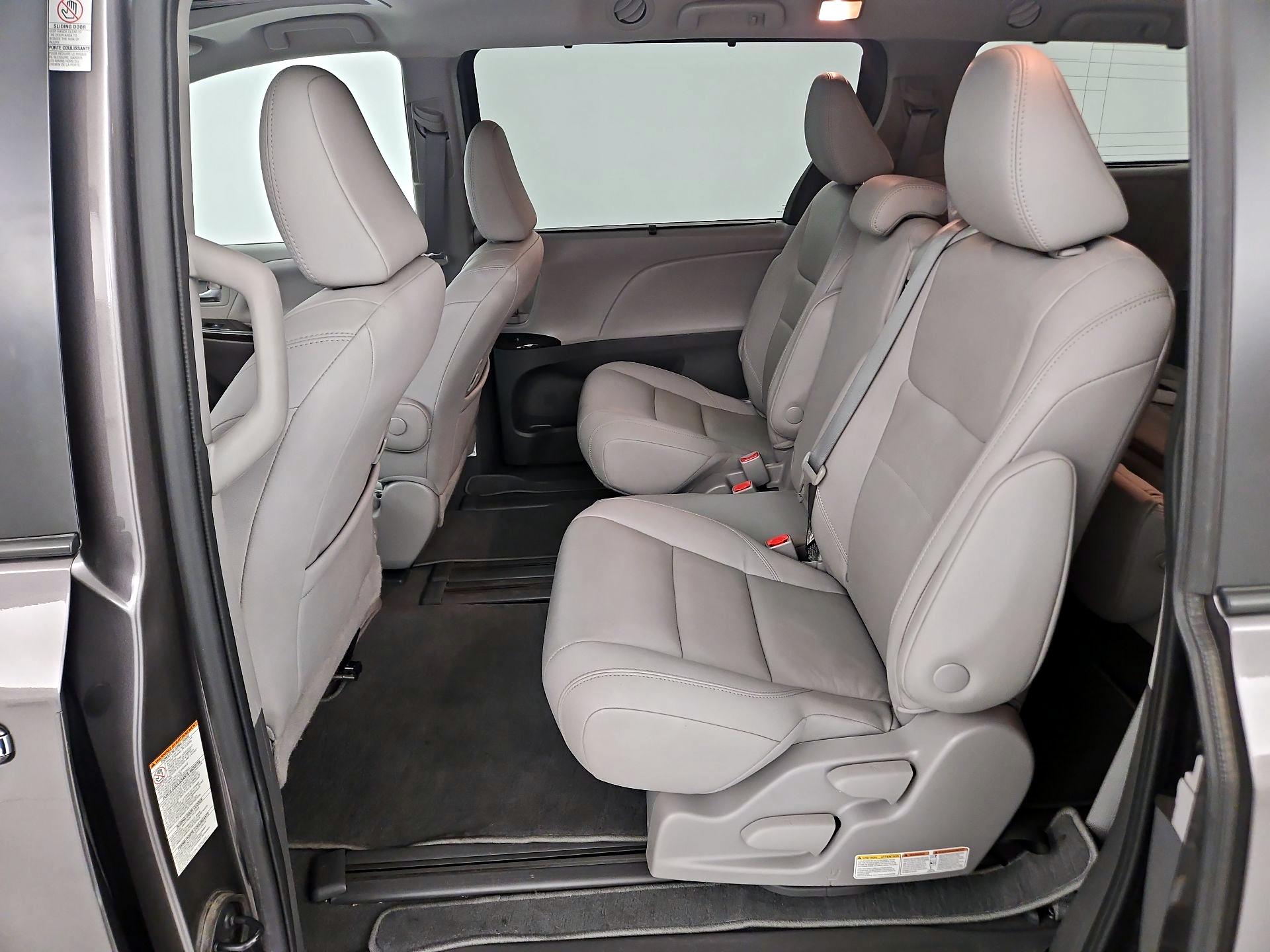 Thumbnail: 2020 Toyota Sienna - 19