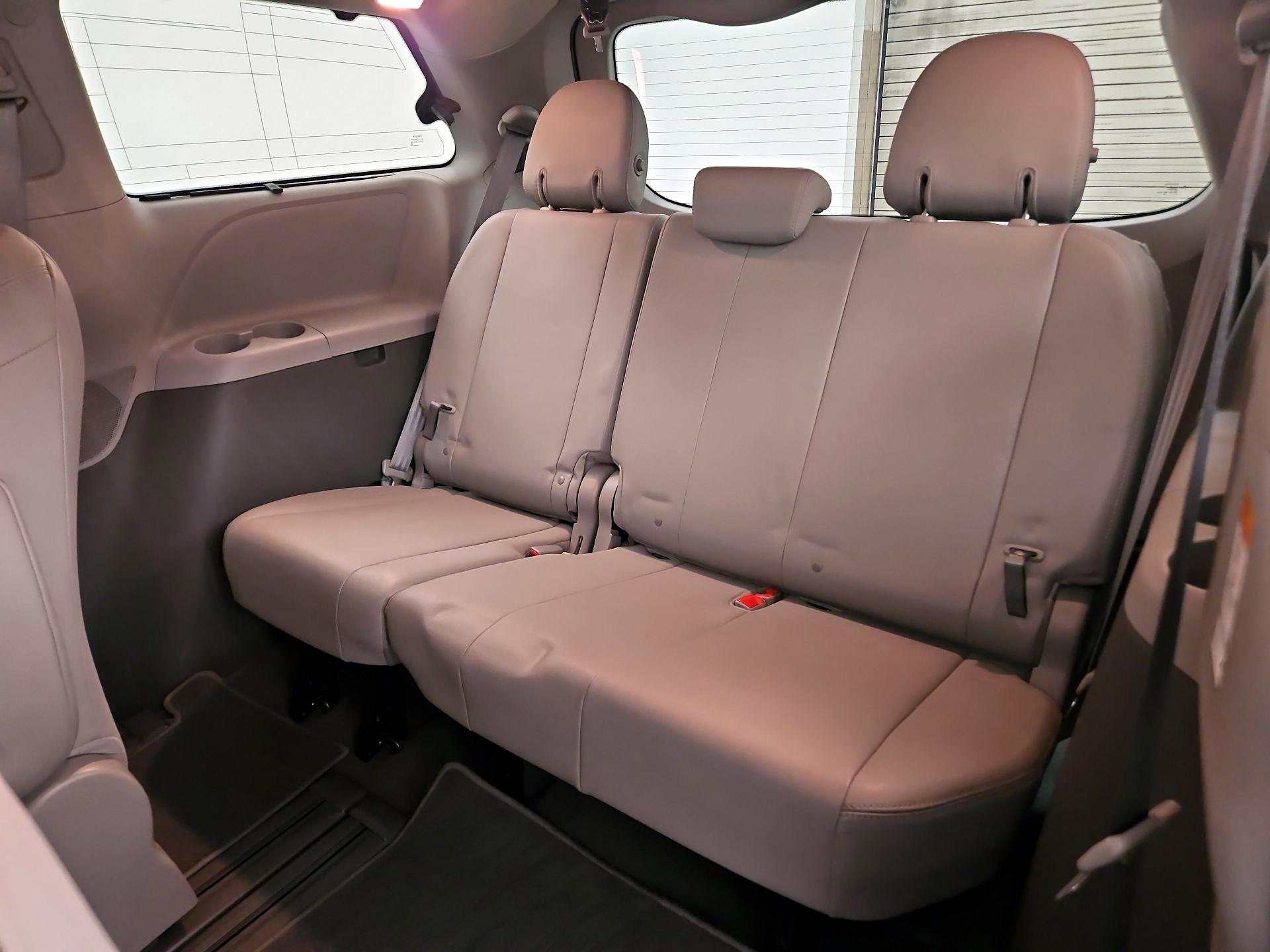 Thumbnail: 2020 Toyota Sienna - 20