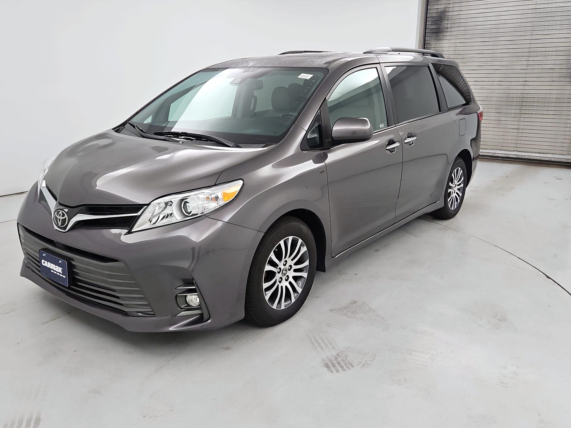 Thumbnail: 2020 Toyota Sienna - 3