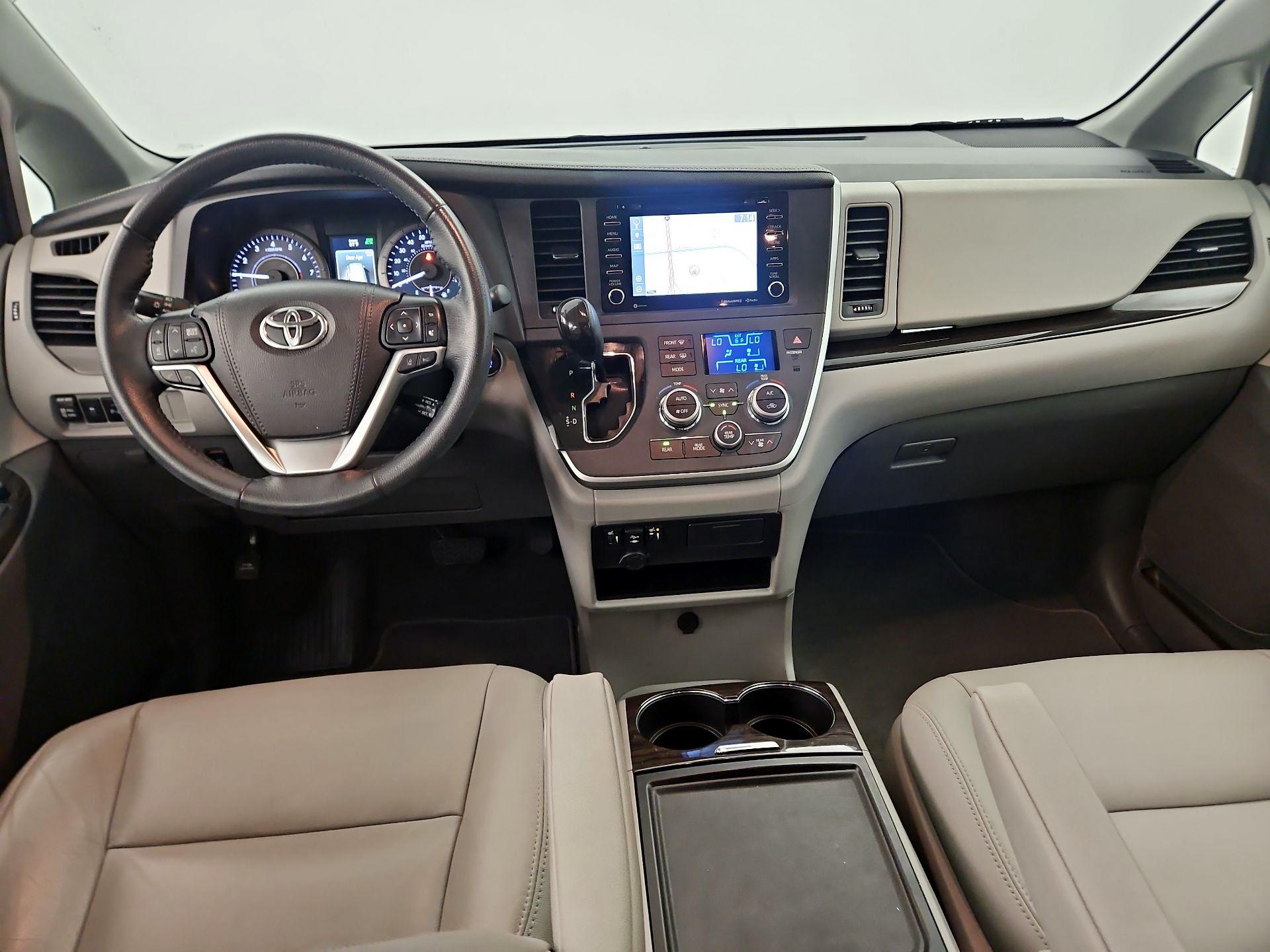 Thumbnail: 2020 Toyota Sienna - 8
